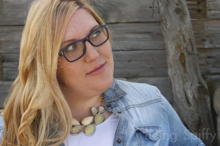 statement_necklace_contrast.jpg