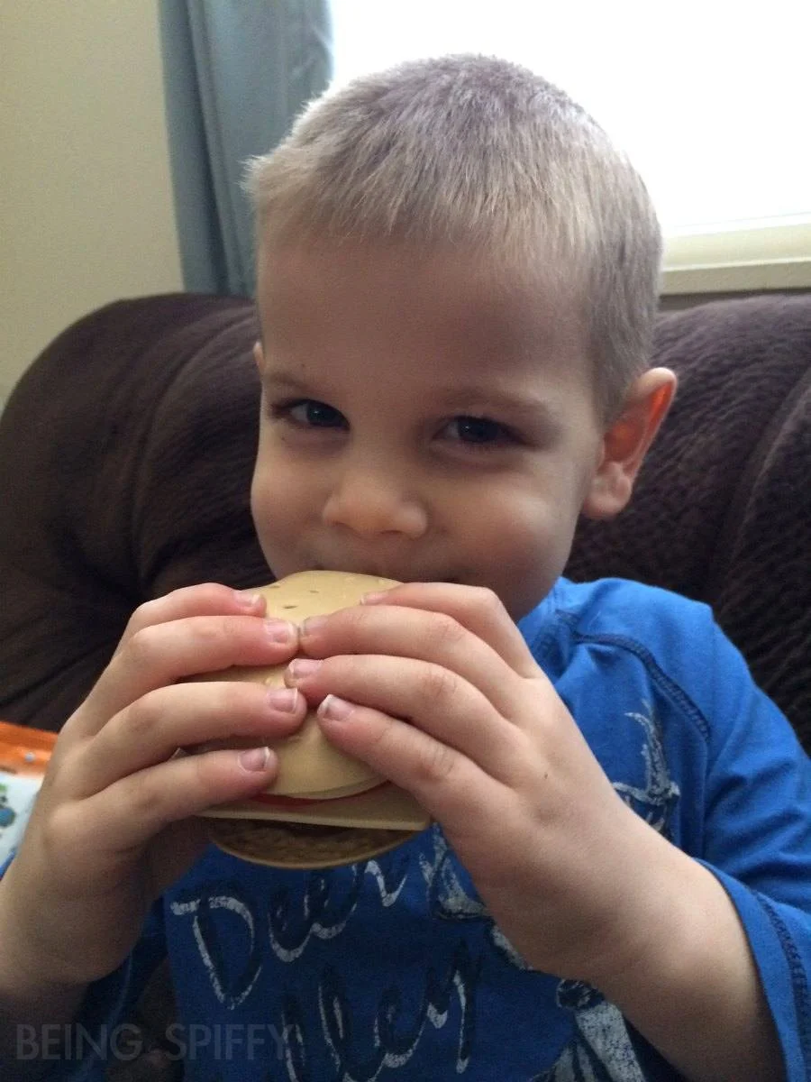 citrus_lane_eat_hamburger_toy.jpg