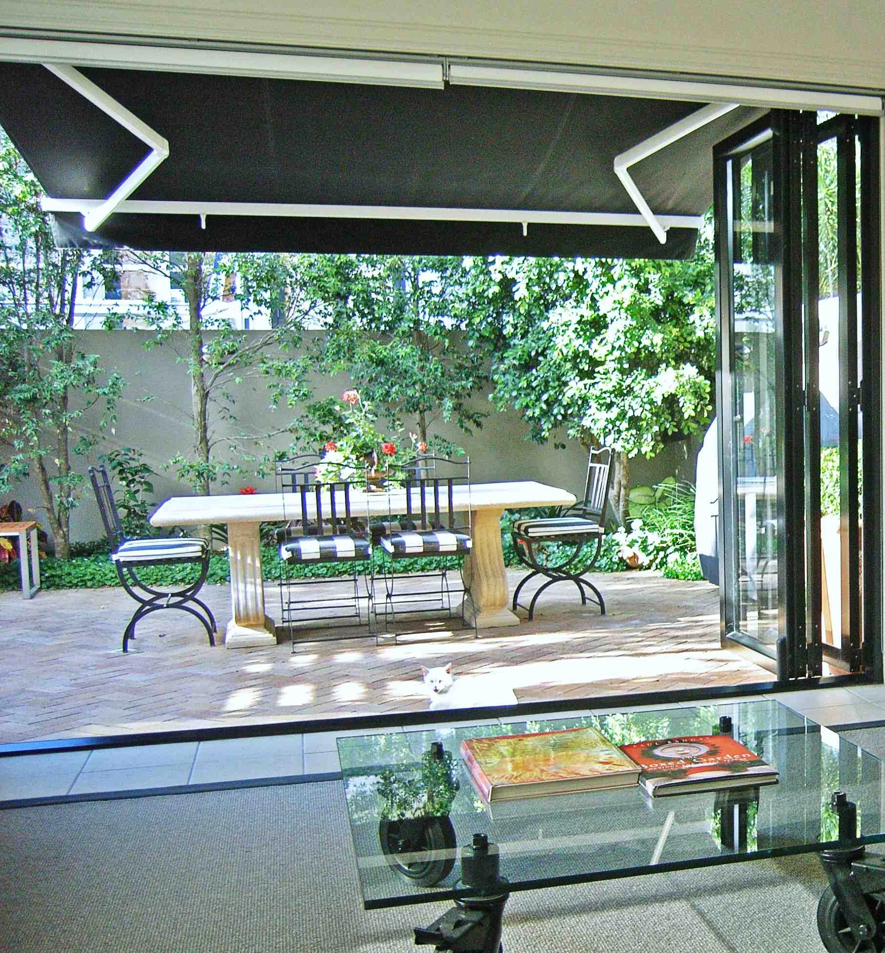 Gary Hamer Main Beach terrace.jpg
