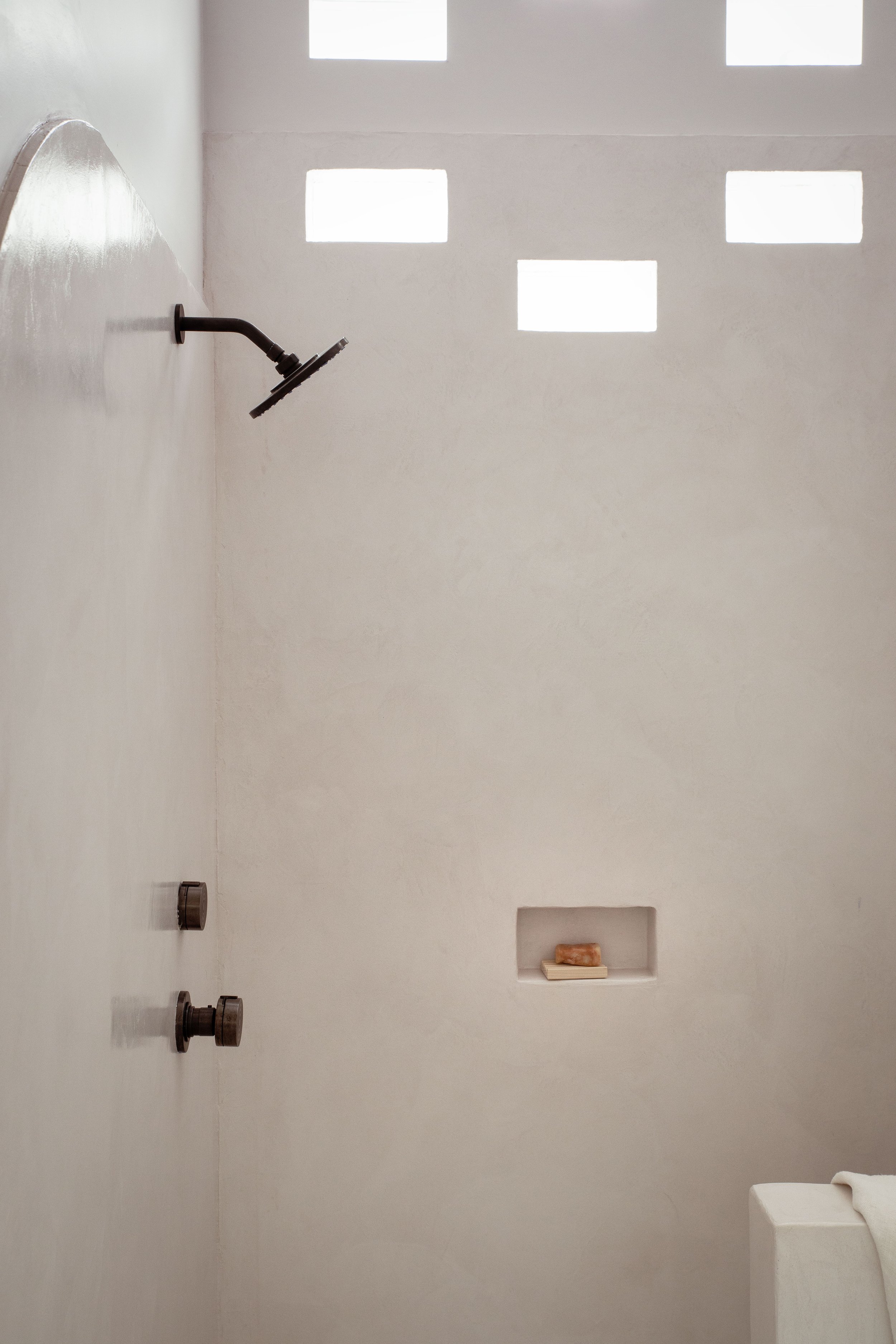 Chequessett-Neck-main-bath-shower.jpg