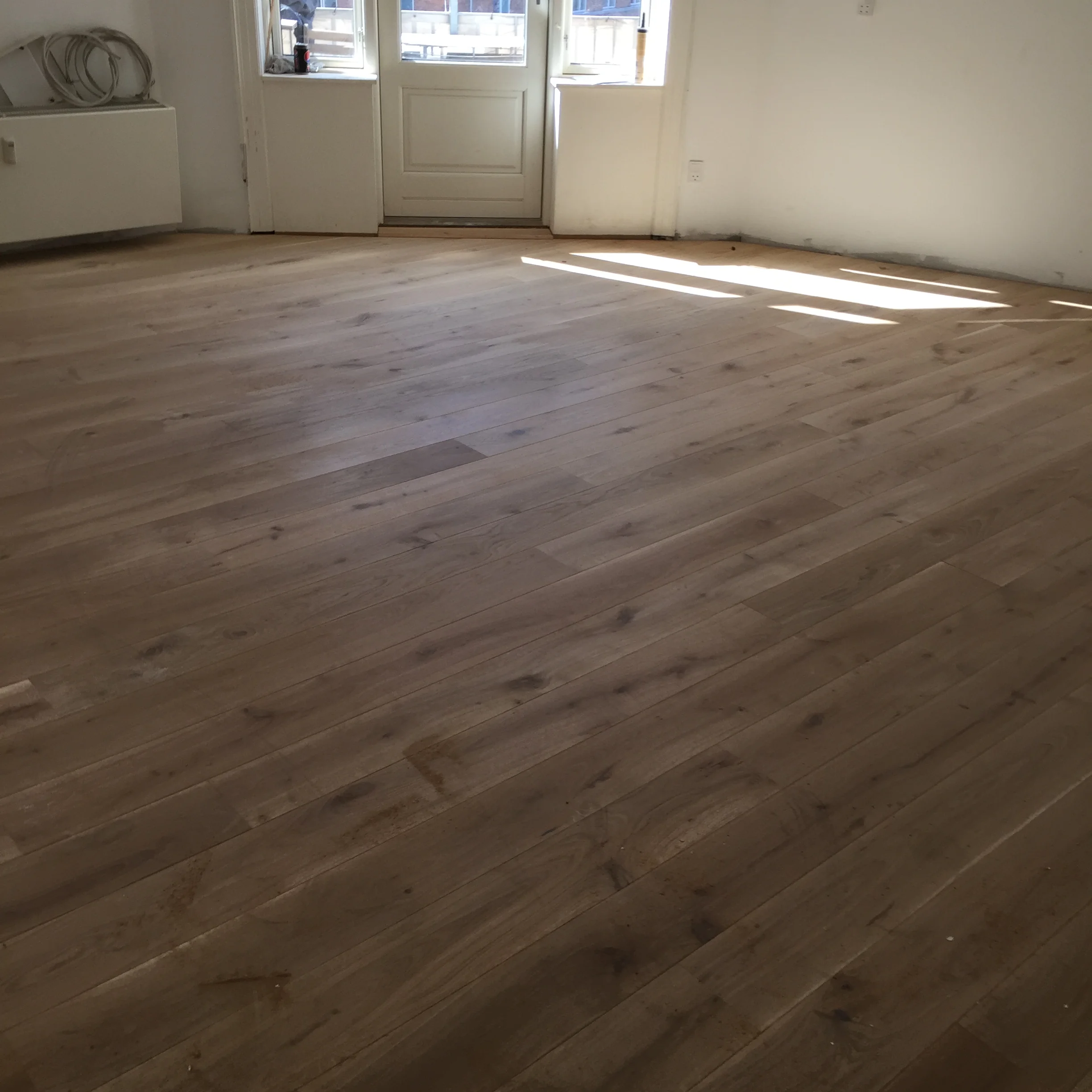 Eg plank på oprettet bjælkelag