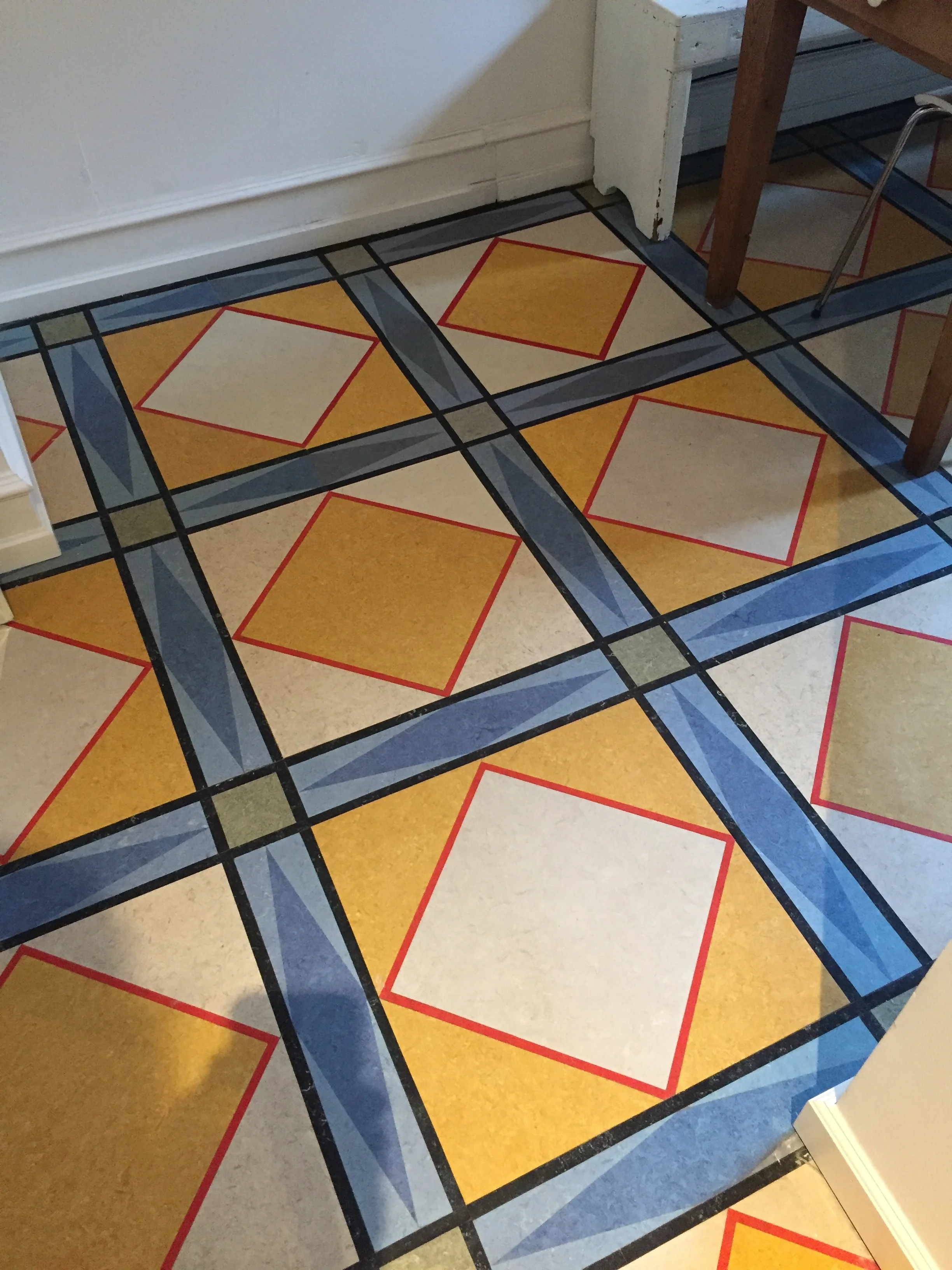 Rep af gammelt mønstergulv linoleum