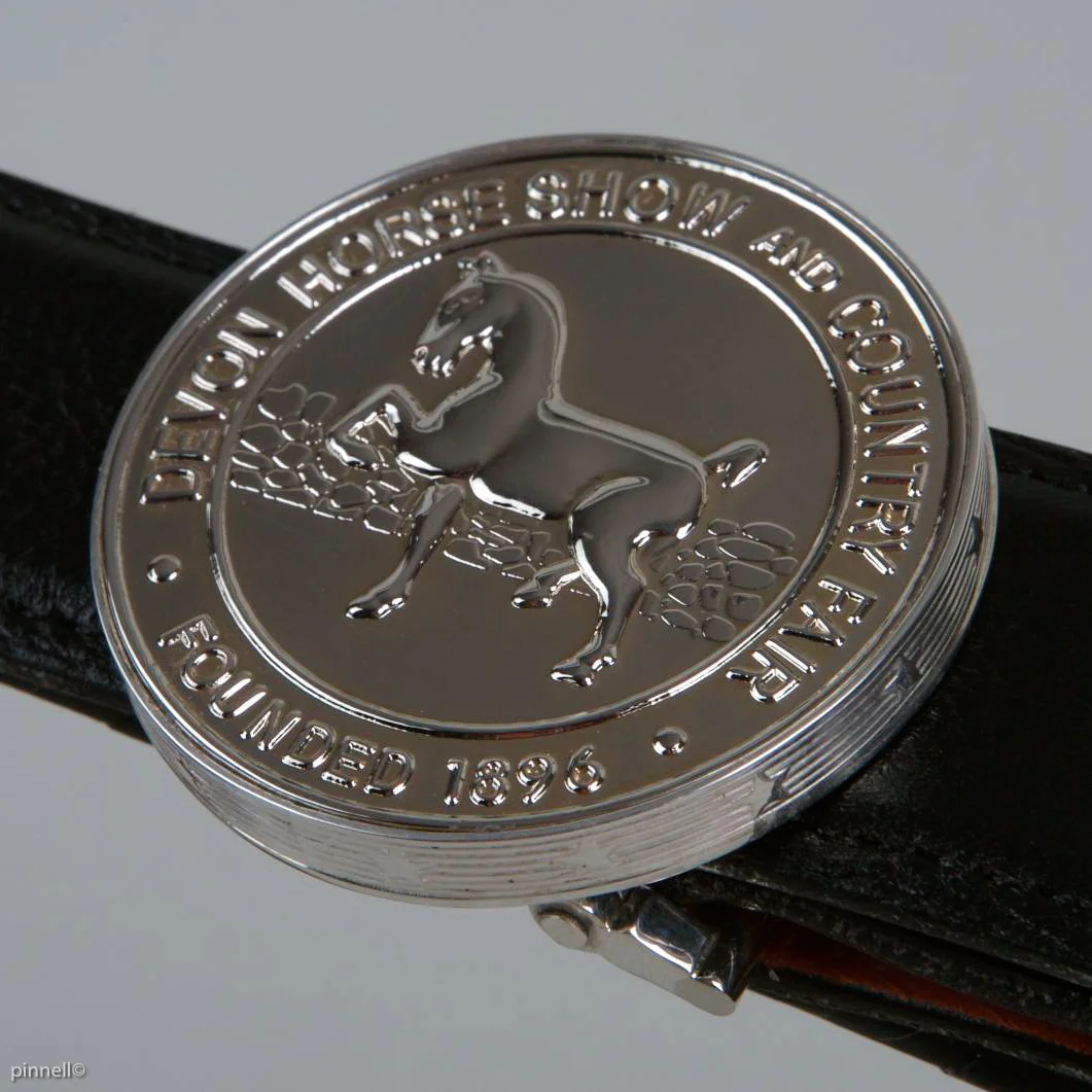 Ribbon Center Buckle