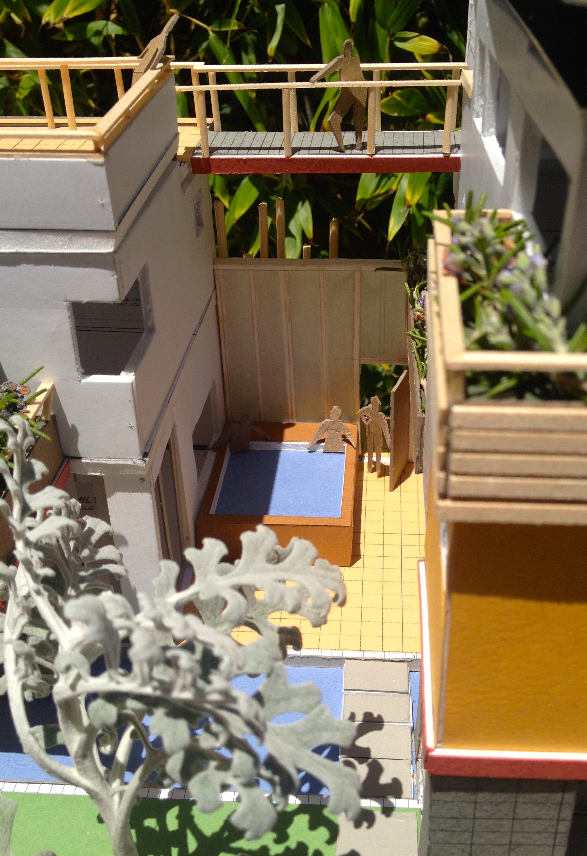 Courtyard with Jacuzzi & side entry