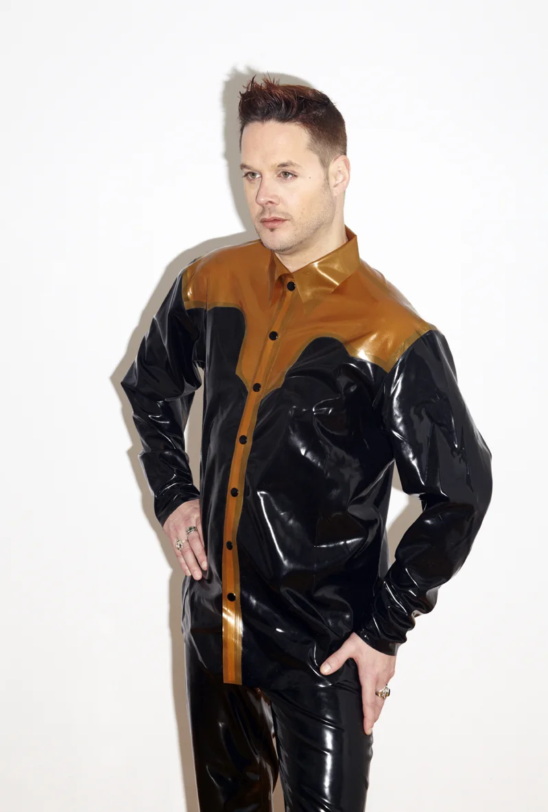 Zwart latex vest met rits aan de voorkant