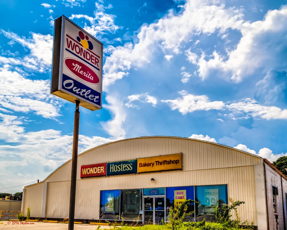 A place of fond memories of my youth. We would go and buy twinkies, Ho-Ho's and cupcakes and put them in our freezer when they were marked down. We always got a ton of them.