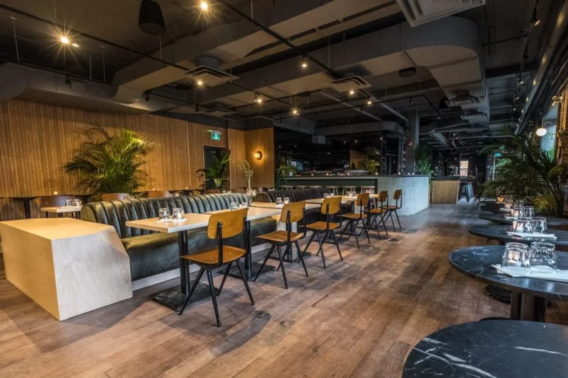 toronto-restaurants-annex-hotel-the-commons-room-2-803x0-c-default.jpg
