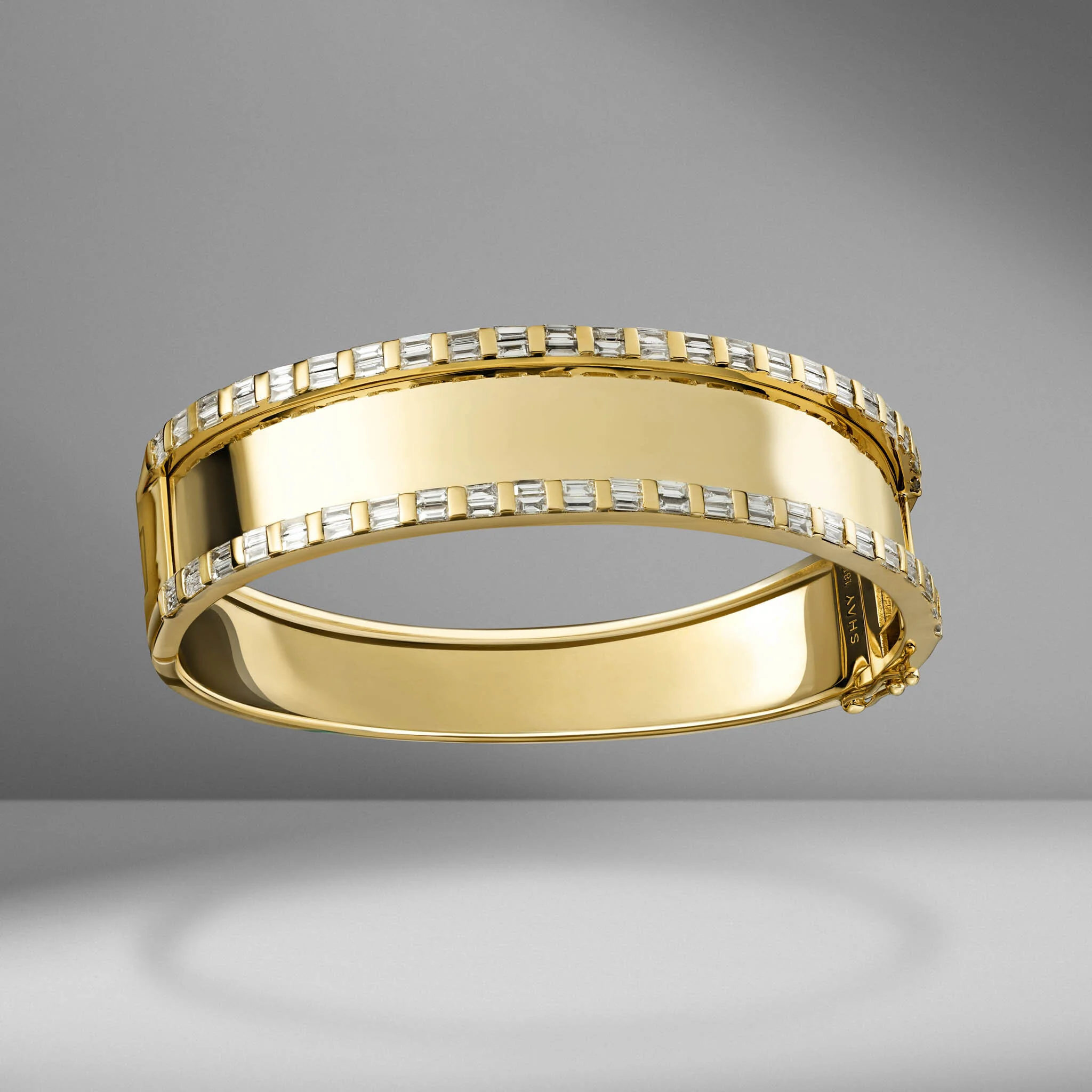 SR Bracelet BAG Diamond Nameplate Bangle G14852 Angle 2 YG.jpg