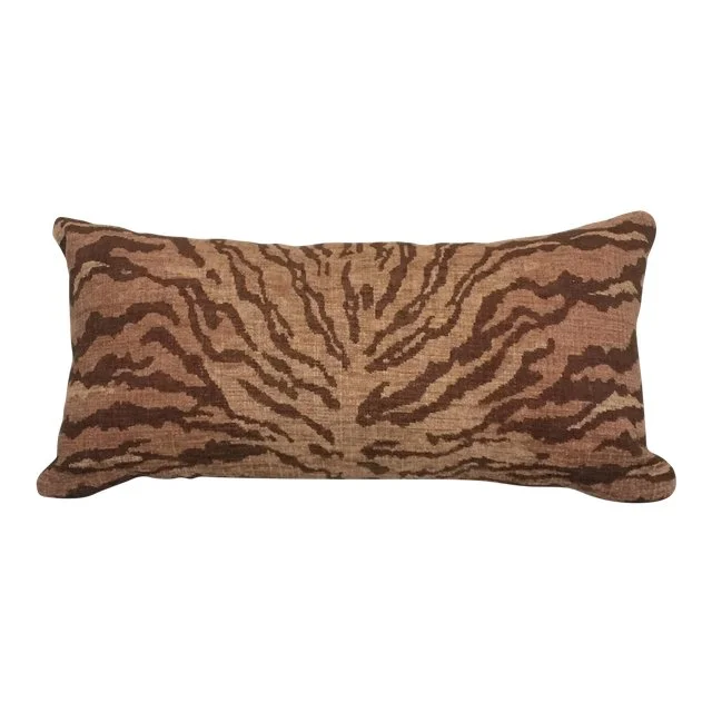 kravet-bronze-tiger-chenille-lumbar-pillow-0961.jpeg