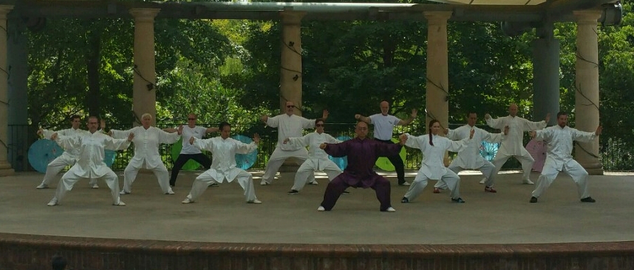 190210) -- SAN FRANCISCO, Feb. 10, 2019 (Xinhua) -- Chinese Tai Chi  grandmaster Chen Zhenglei and his daughter Chen Juan perform Tai Chi during  a Spring Festival tour by Chinese arts troupes