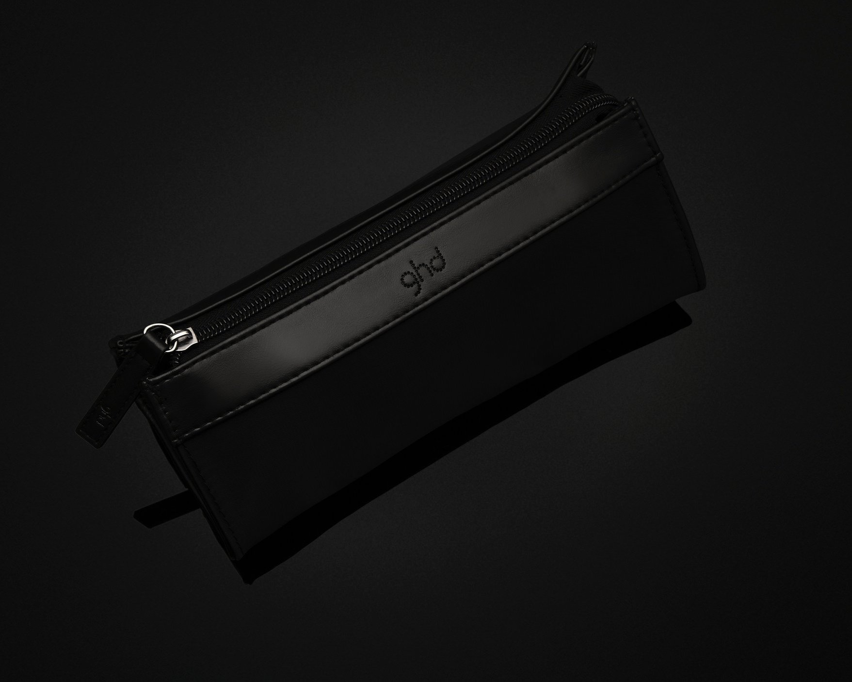 GHD_SS19WashBag_Angled.jpg