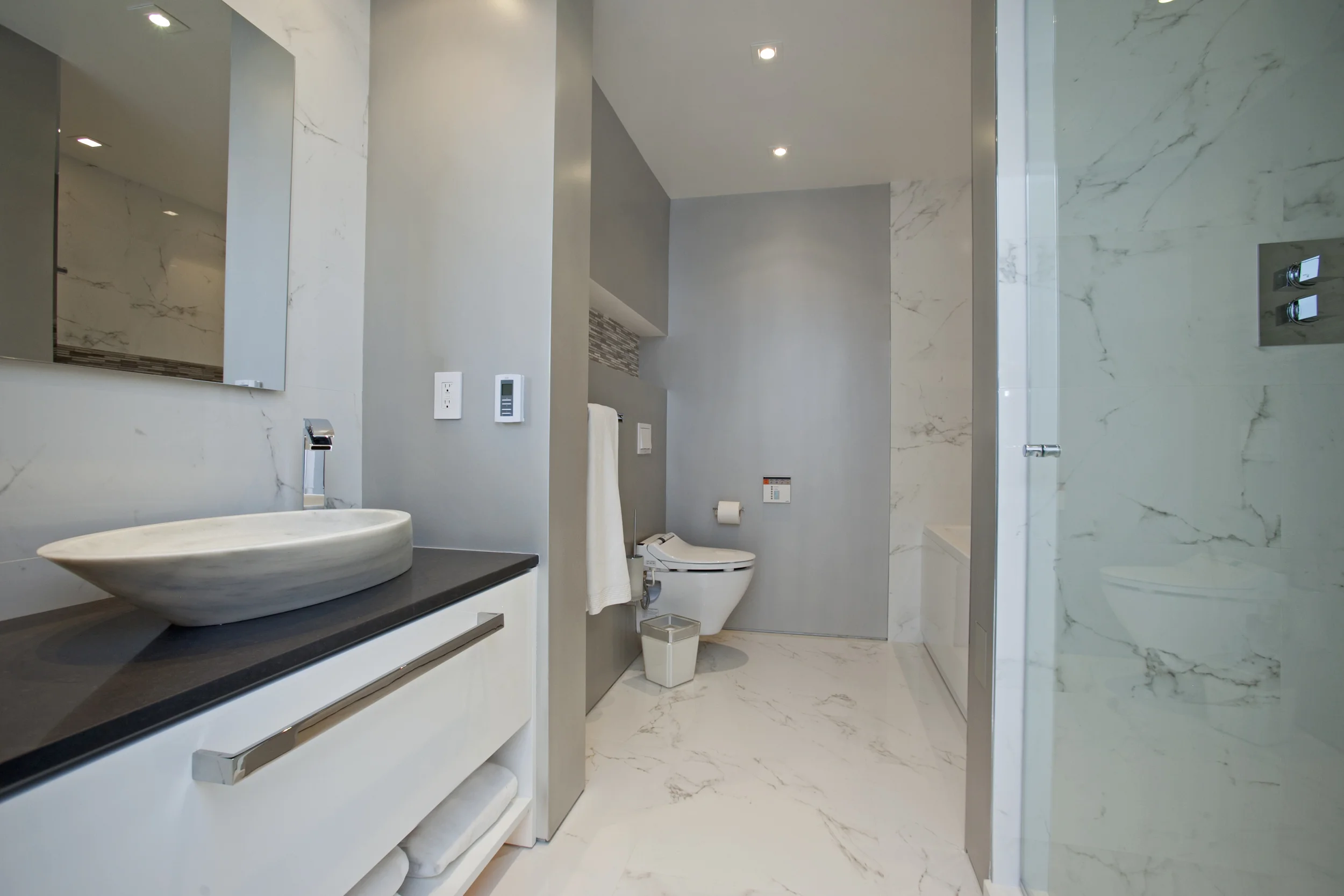 Bathroom A.jpg
