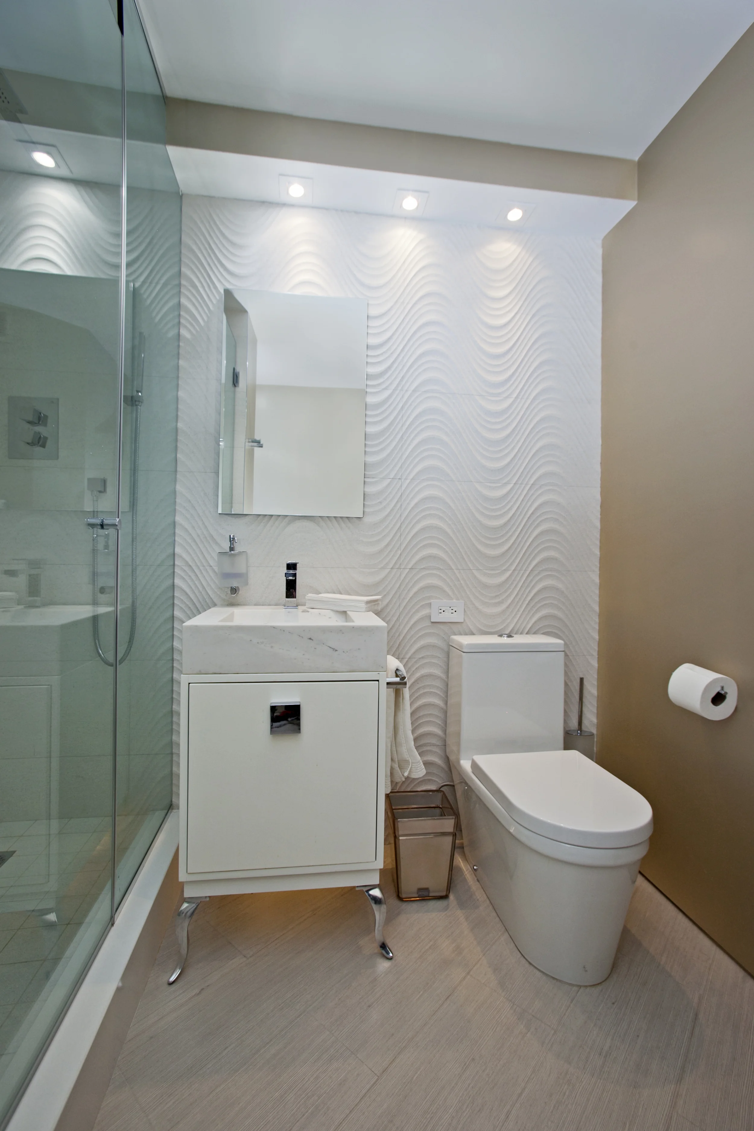 Bathroom B .jpg