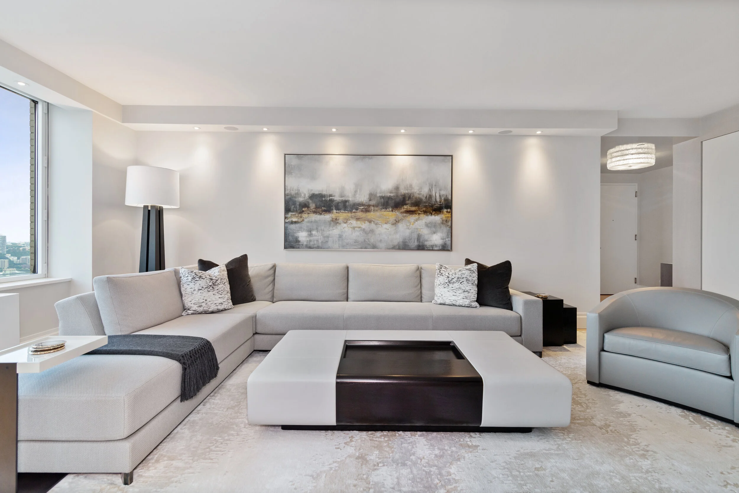 220_Riverside_Boulevard_40D_14.jpg