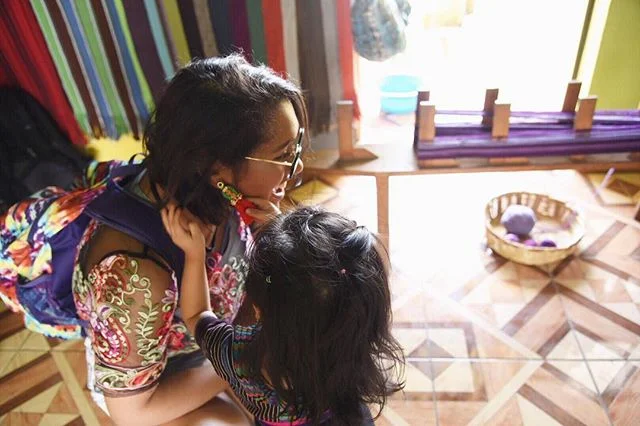 Exchanging fashion advice with the tiniest Guatemalan. She was obsessed with my earrings! This co-op was a weaving space run completely by women. They handcrafted all of their scarves and they were absolutely beautiful. | Photo by @nadshakim
#travel #travel2019 #travelgram #instatravel #travelblogger #culture #photography #photooftheday #travellingthroughtheworld #thecolorspectrumproject #guatemala #panajachel #lakeatitlan