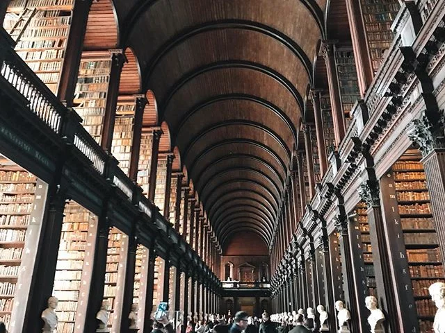 Always love visiting this absolutely beautiful library. If only I were allowed to actually stay and read!
#travel #travel2019 #travelgram #instatravel #travelblogger #culture #photography #photooftheday #travellingthroughtheworld #thecolorspectrumproject #dublin #ireland #trinity college #thelongroom