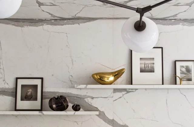modern-kitchen-eat-in-oval-table-modern-light-marble-slab-backsplash-cococozy-damienlangloismeurinne-cu.jpg