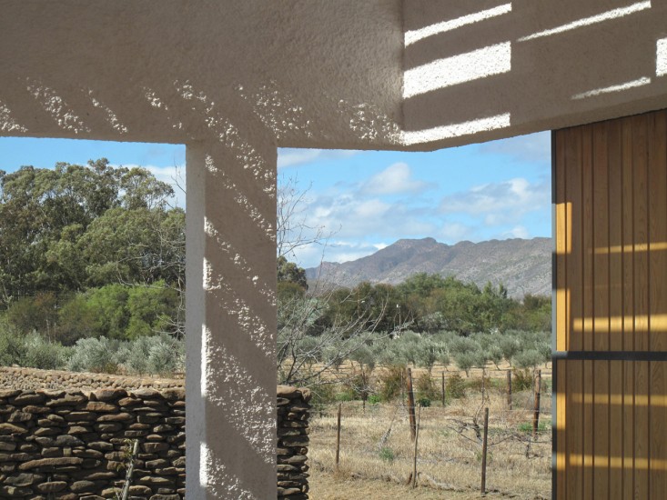 Swartberg-House-by-Openstudio-Architects-Great-Karoo-South-Africa-Remodelista-17.jpg