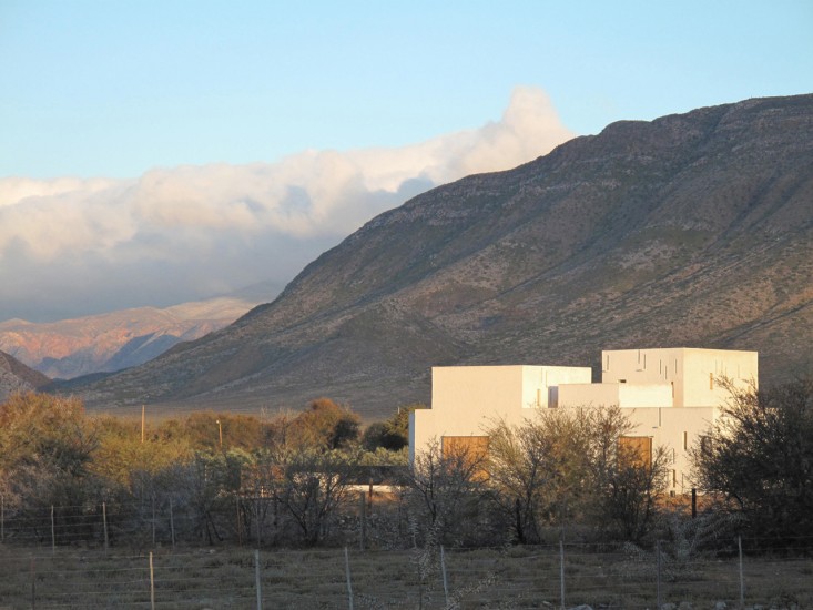 Swartberg-House-by-Openstudio-Architects-Great-Karoo-South-Africa-Remodelista-06.jpg