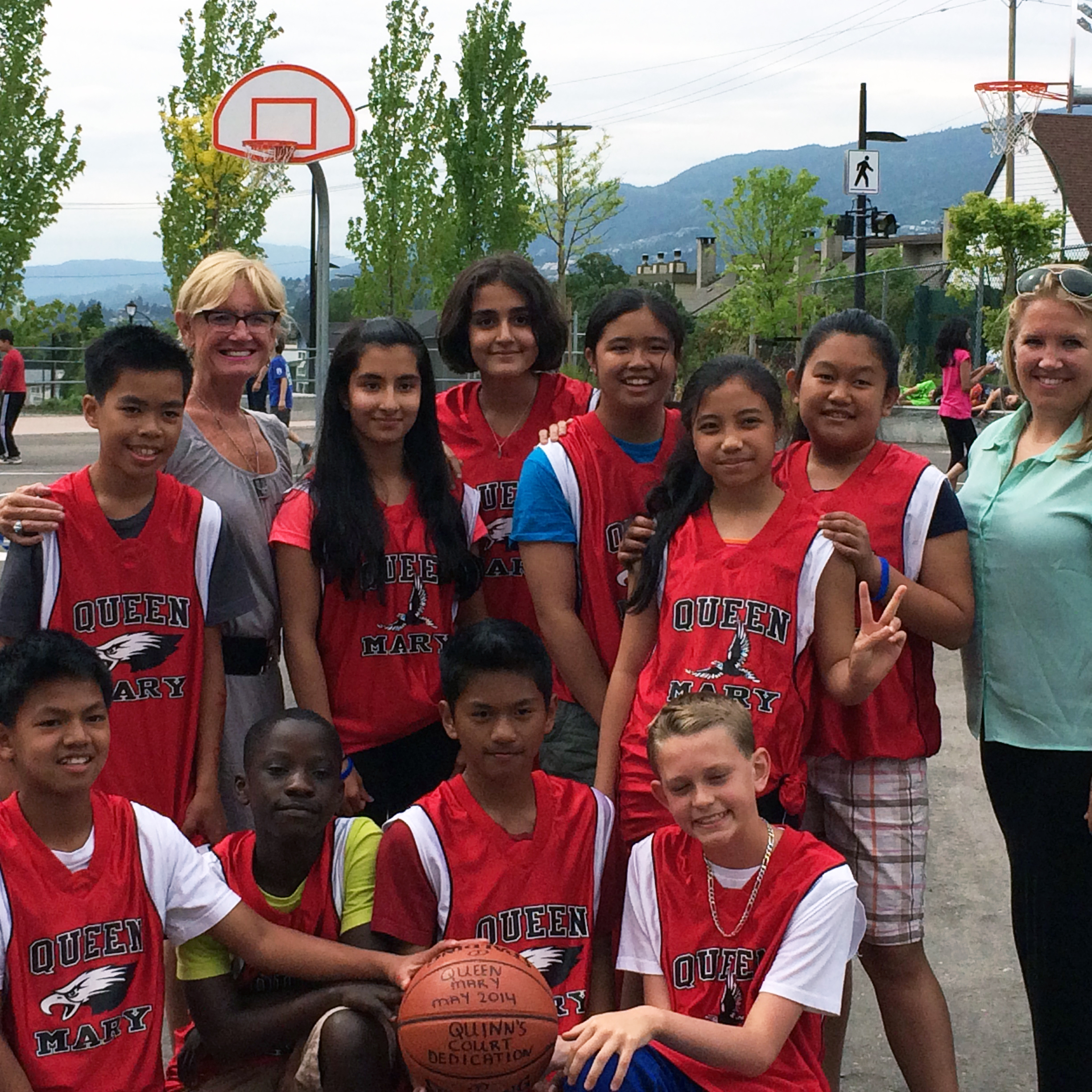  Queen Mary Elementary students with Jan and Jamie Keast, May 22 2014 