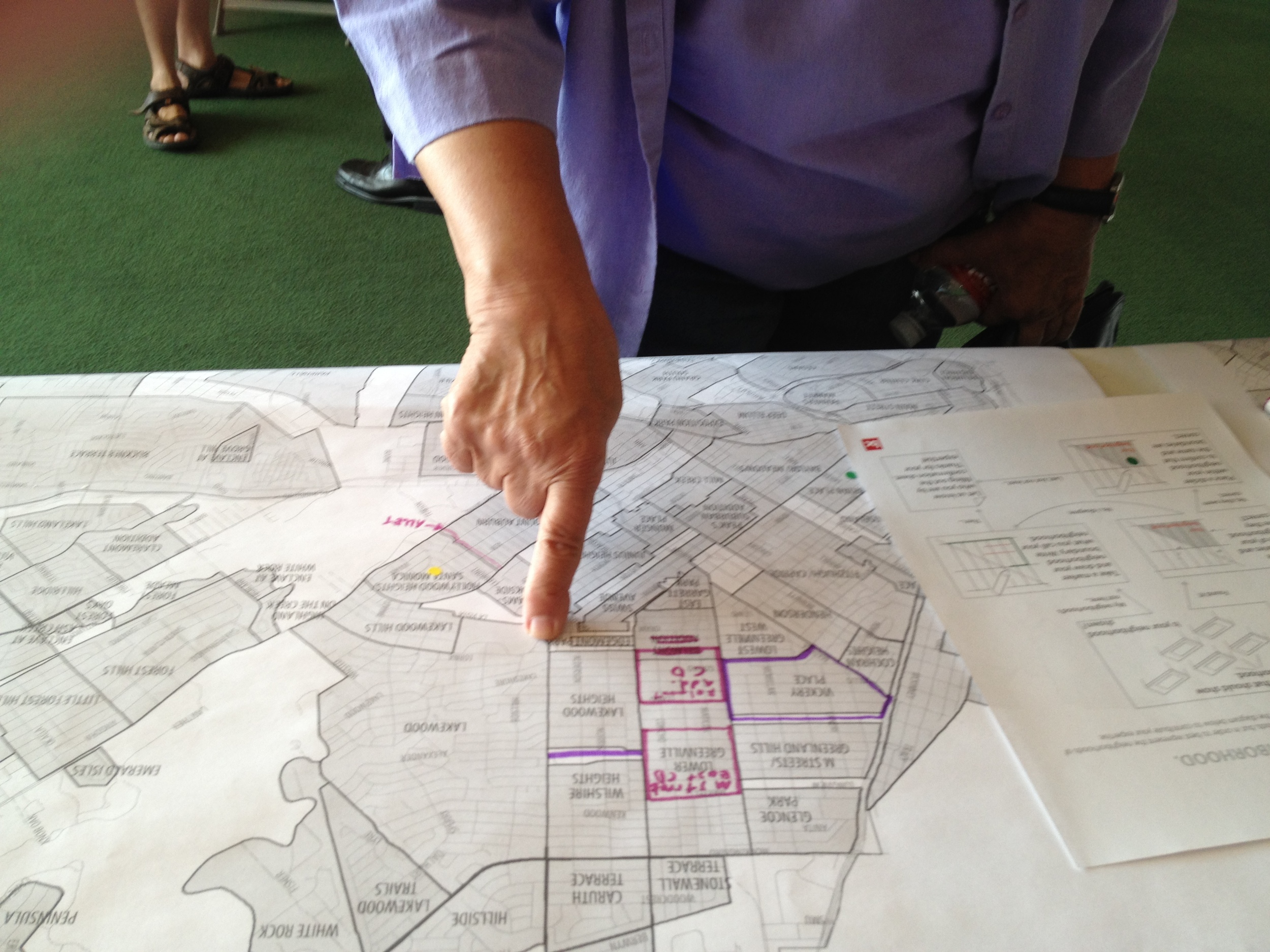 Checking out neighborhood boundaries at the Dallas Homeowners League Boot Camp, 2012