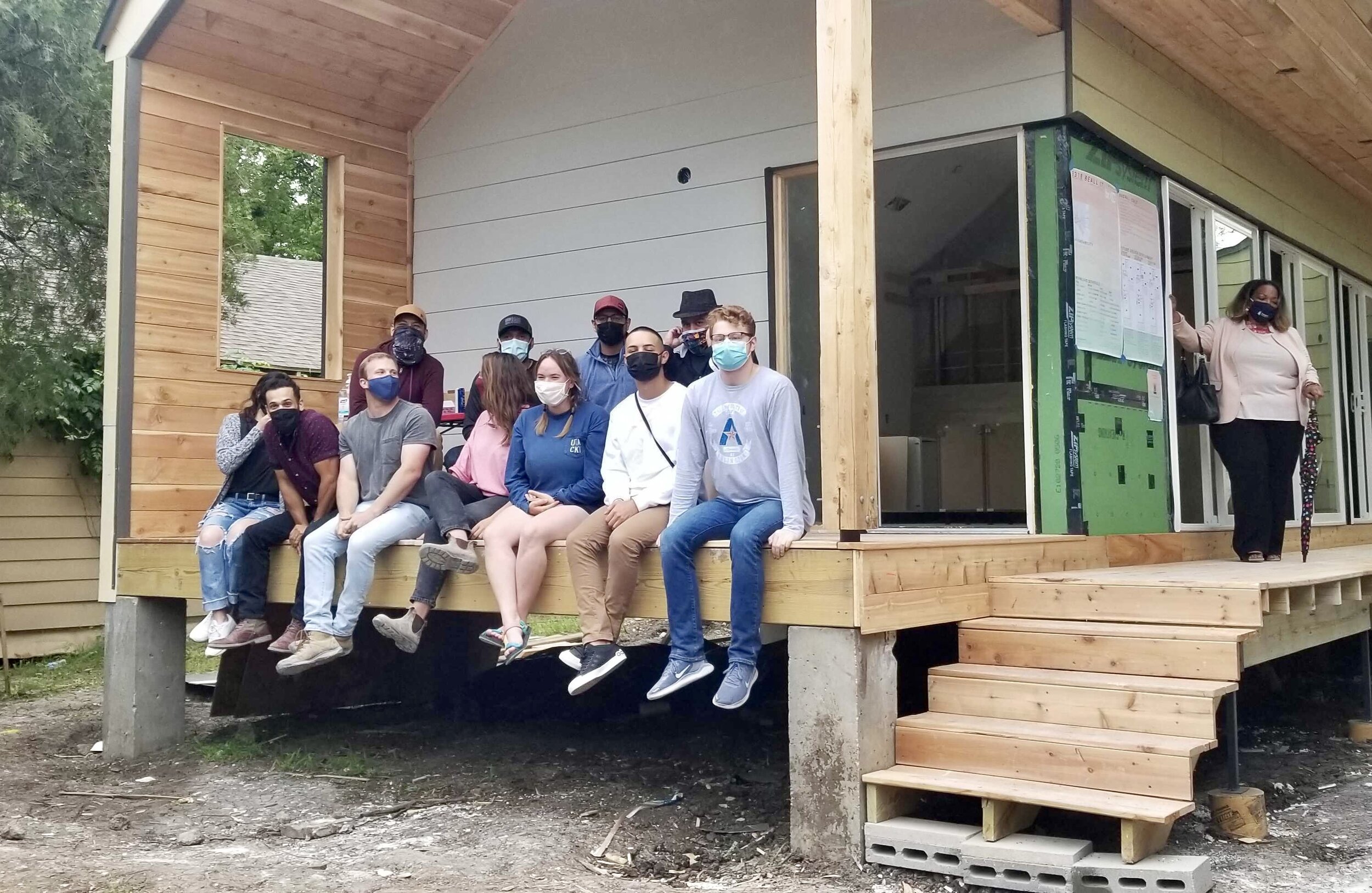  Students pose on the front porch 