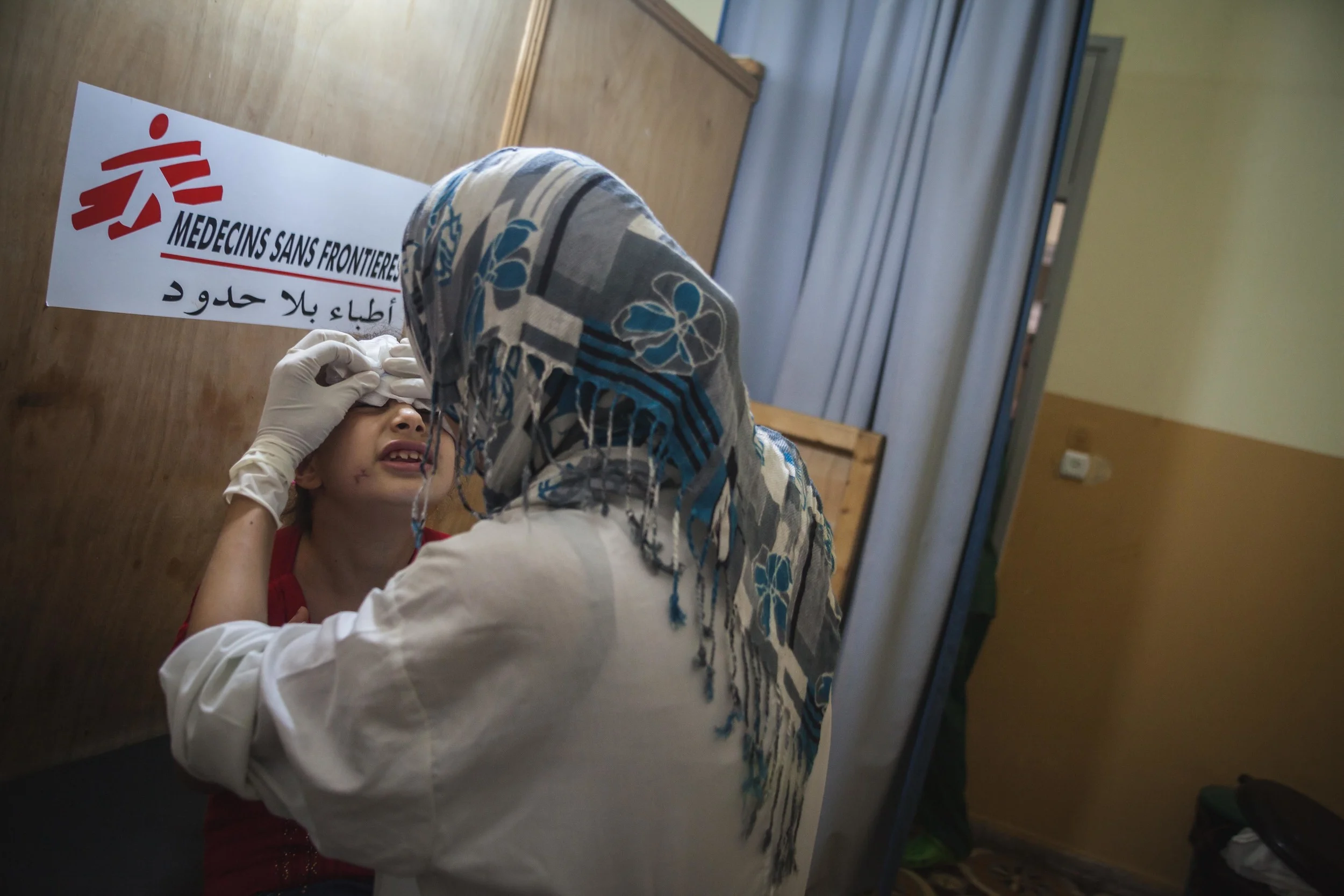 Besan receives treatment for her physical wounds at Doctors Without Borders. Besan lost both of her parents in the attack that left her trapped under the rubble of her own house for six hours before rescue teams were able to locate her. She now lives with her older sister and sister’s husband in another part of Gaza City.