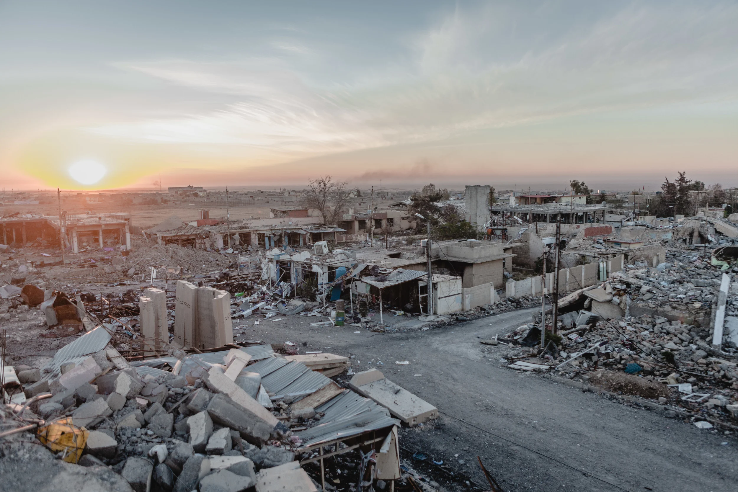 Heavy airstrikes by US-led coalition forces paved the way for Kurdish ground forces to take back Sinjar City after militants from the Islamic State rampaged the city fifteen months ago.