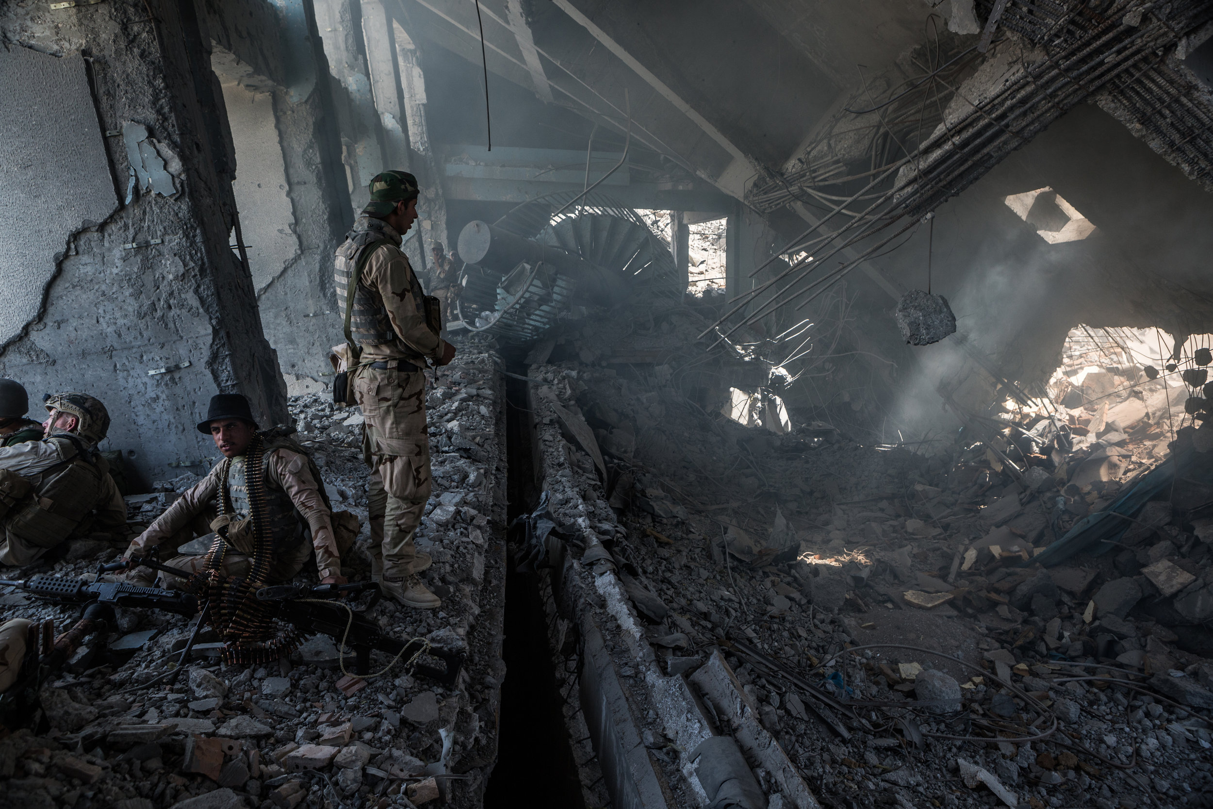  Members of the Iraqi army fortify a new position inside the remains of the Old Mosul Hotel in al-Shifa neighborhood during a newly launched assault to reclaim the last remaining districts of western Mosul from the Islamic State. 