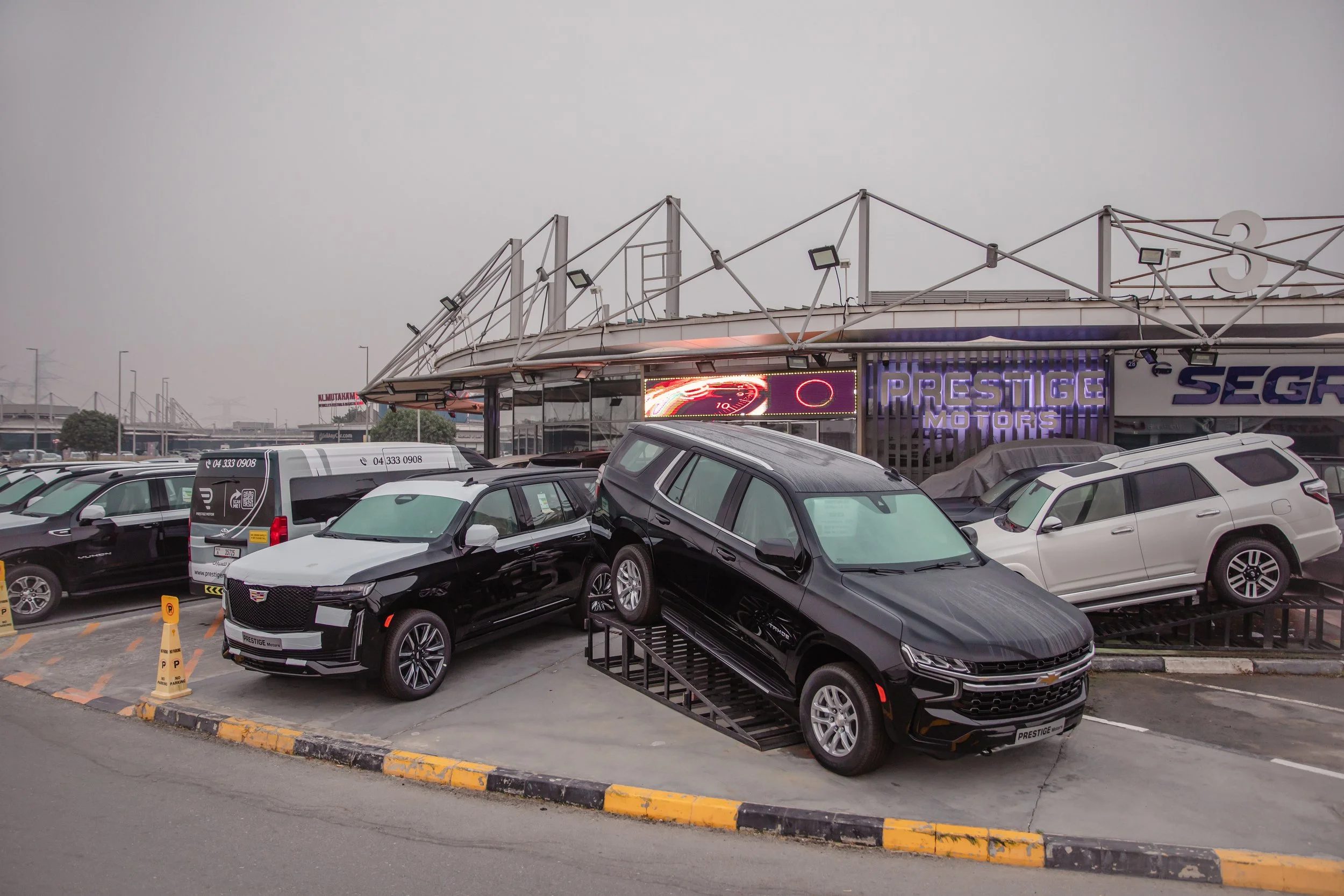 DiCenzo_UAE_CarMarketRussia_04.jpg