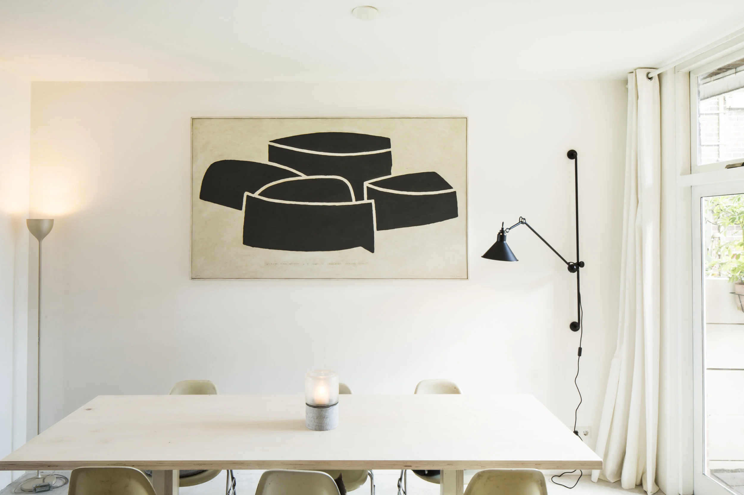 2016-02-11_JacobMarisAmsterdam_table and art.jpg