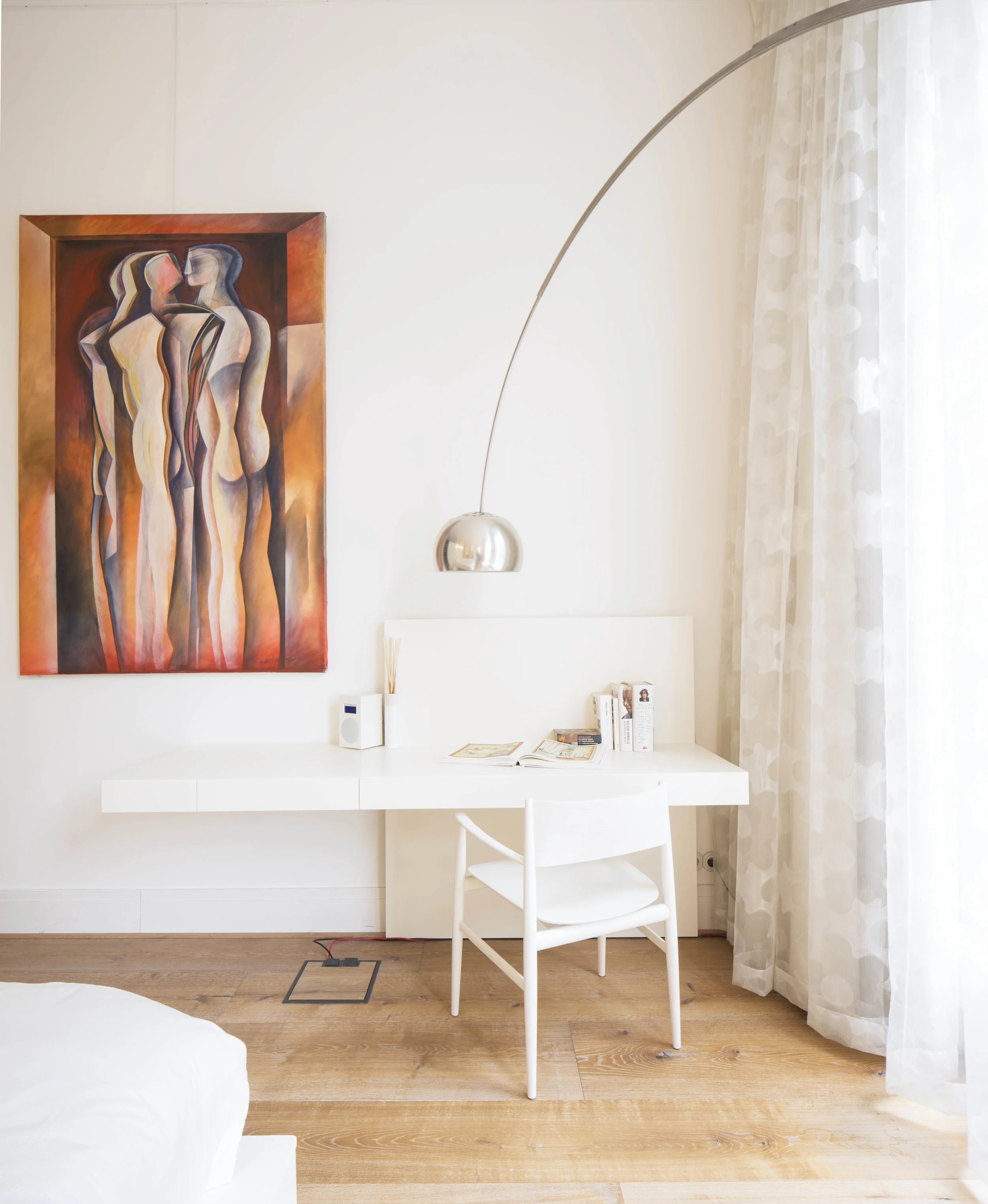 20160519_GA_ZS_table chair bedroom.jpg