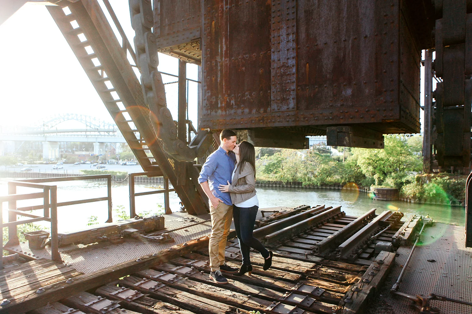 TONEYWEDDING-CLEVELAND-THEFLATS-ENGAGEMENT-AMANDAJULCA-15.jpg