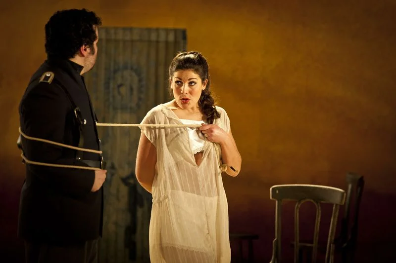 Carmen ropes Don Jose.jpg