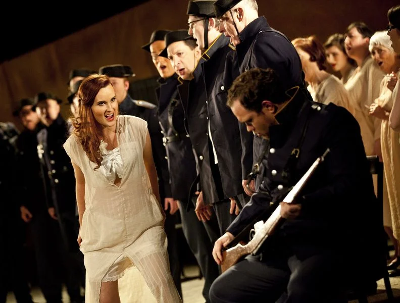 Carmen taunts Don Jose.jpg