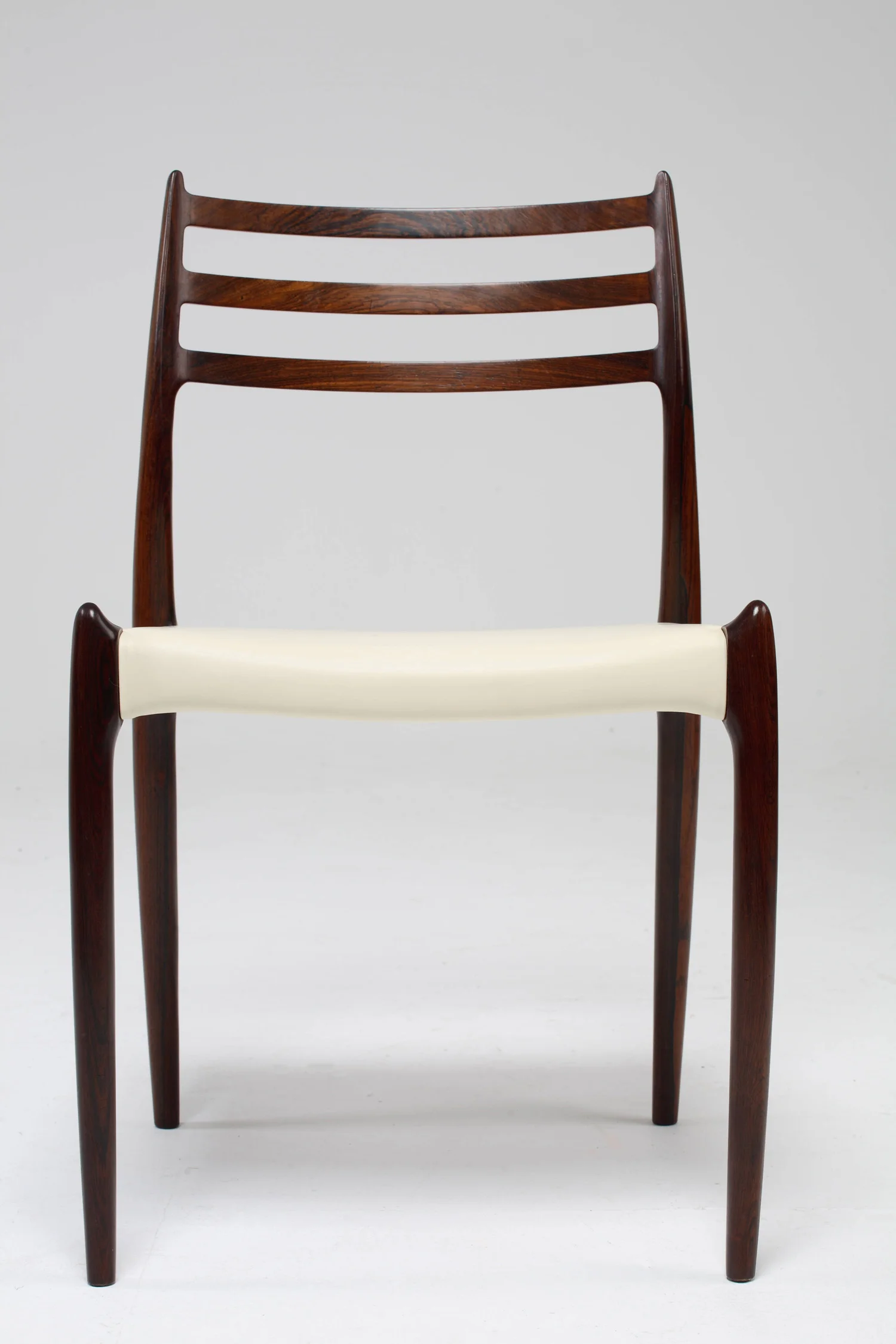 Chair_3_001_resize.jpg