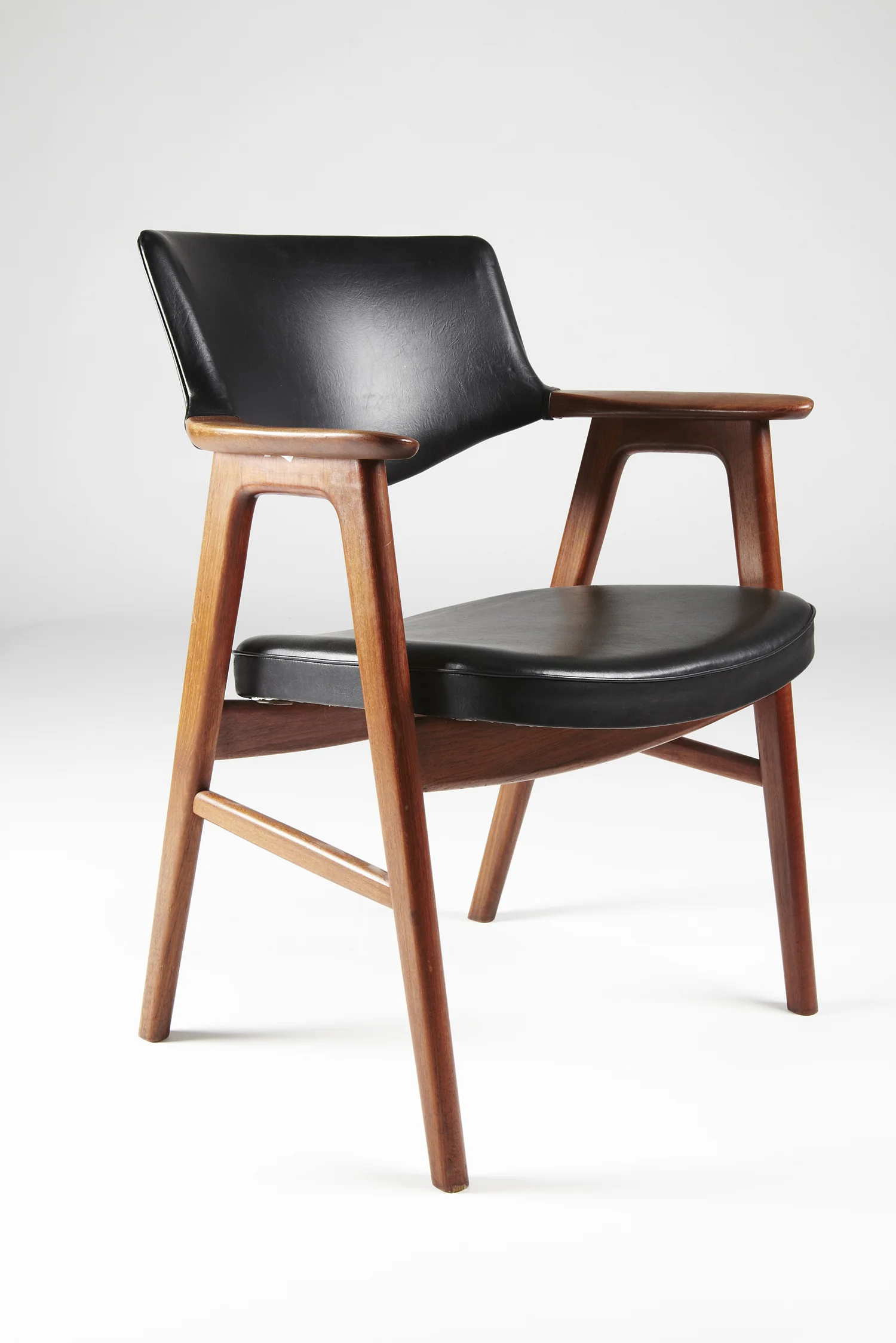 E Kierkegaard 1955 conference chair3_resize.jpg