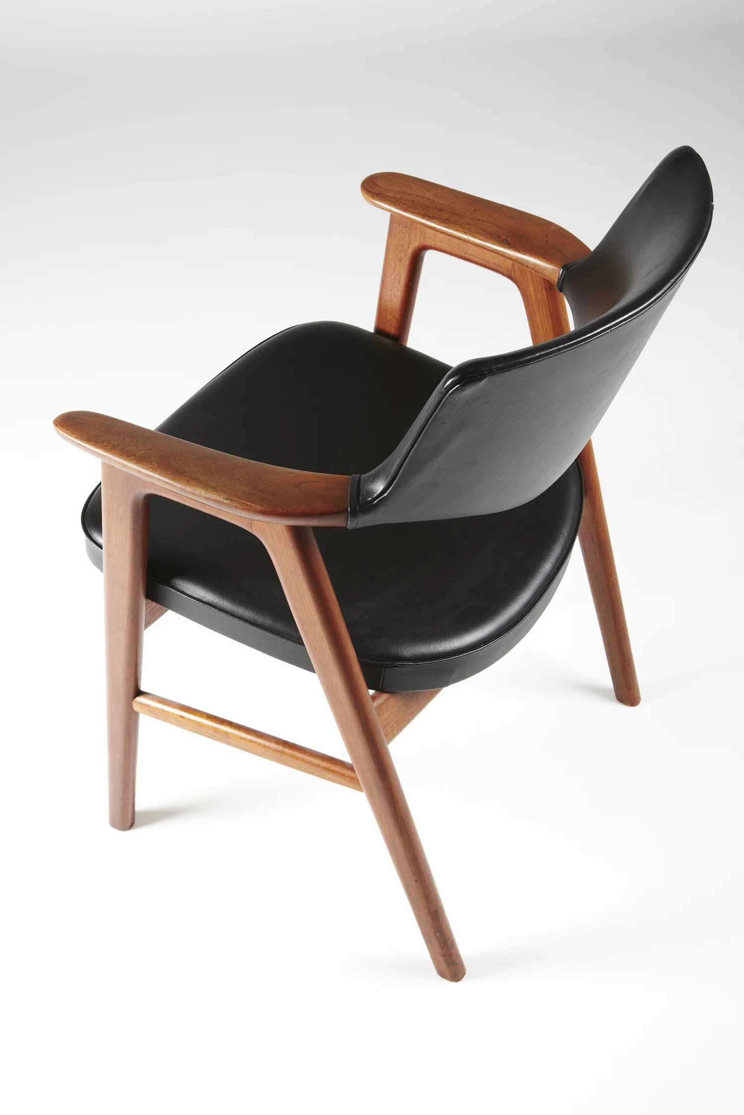 E Kierkegaard 1955 conference chair2_resize.jpg