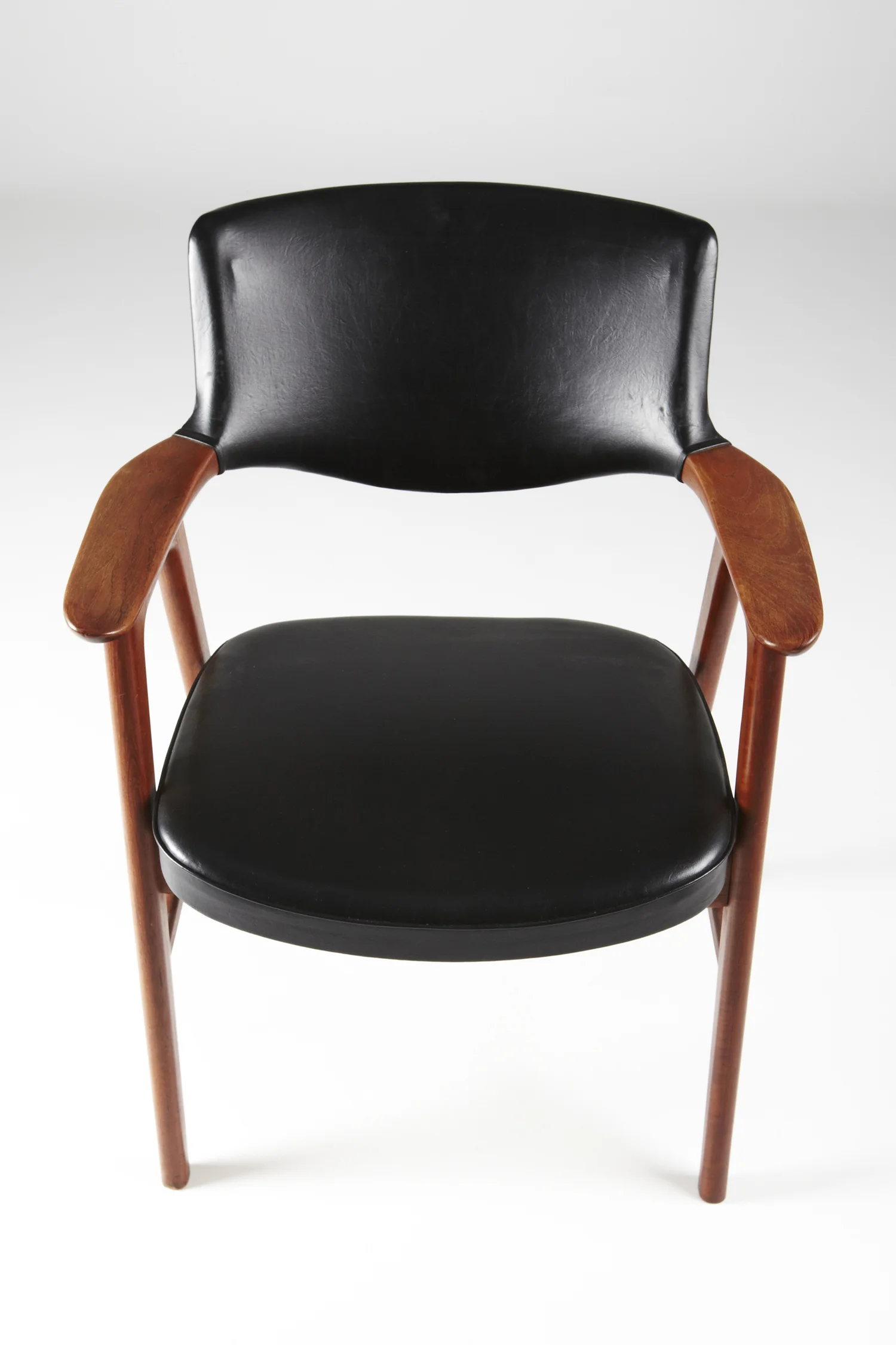 E Kierkegaard 1955 conference chair4_resize.jpg