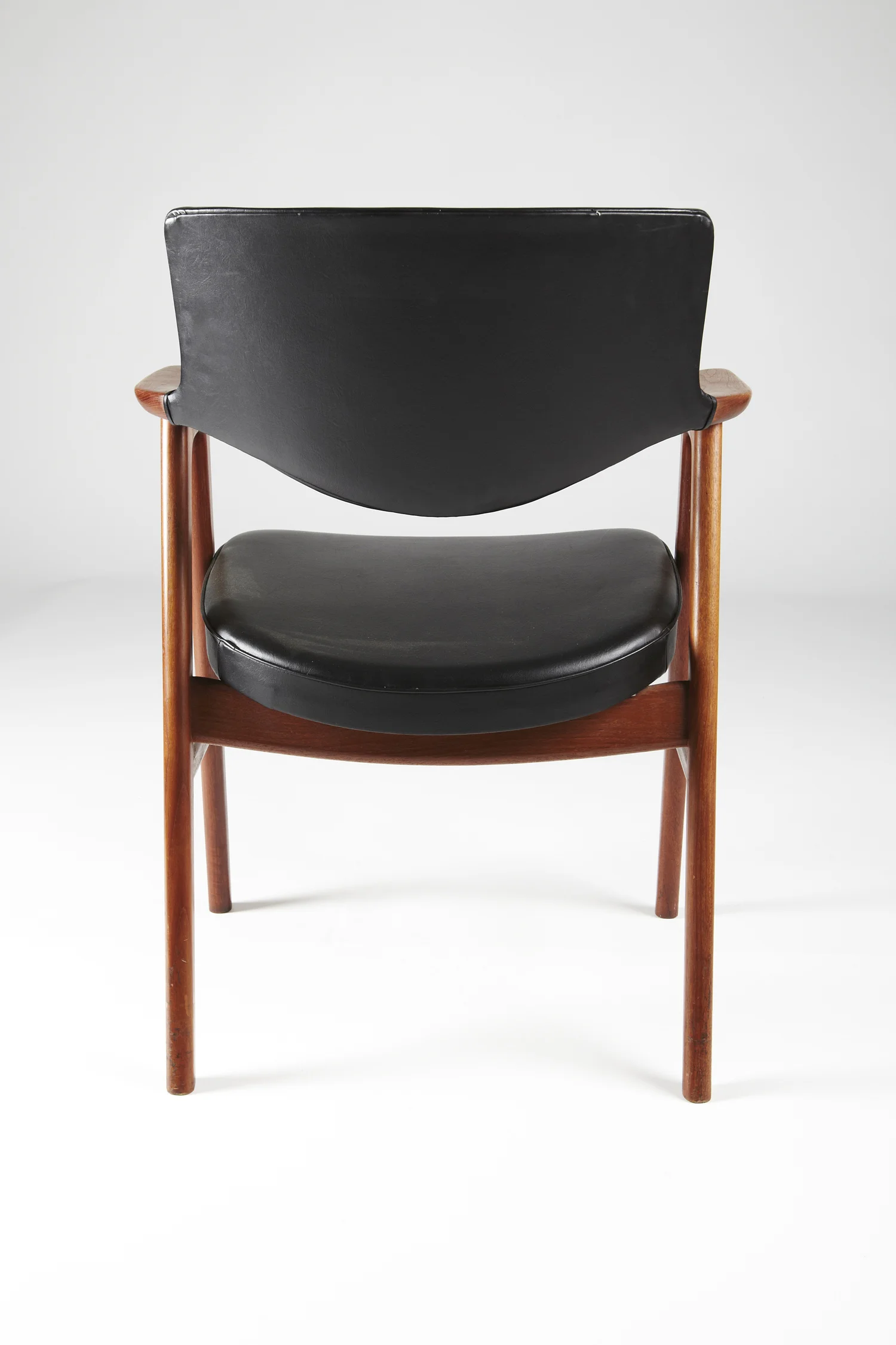 E Kierkegaard 1955 conference chair6_resize.jpg