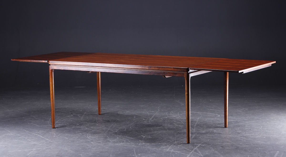 C Linneberg 1962 dining table3.jpg