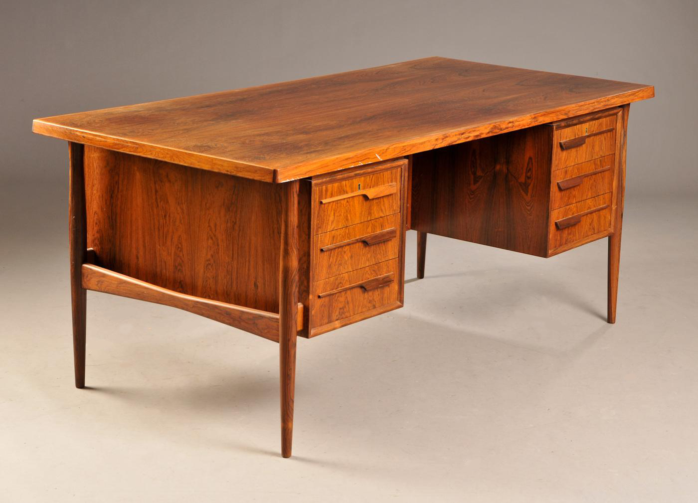 10 danish vintage rosewood desk c1960 73x170x82cm p1_cleaned.jpg