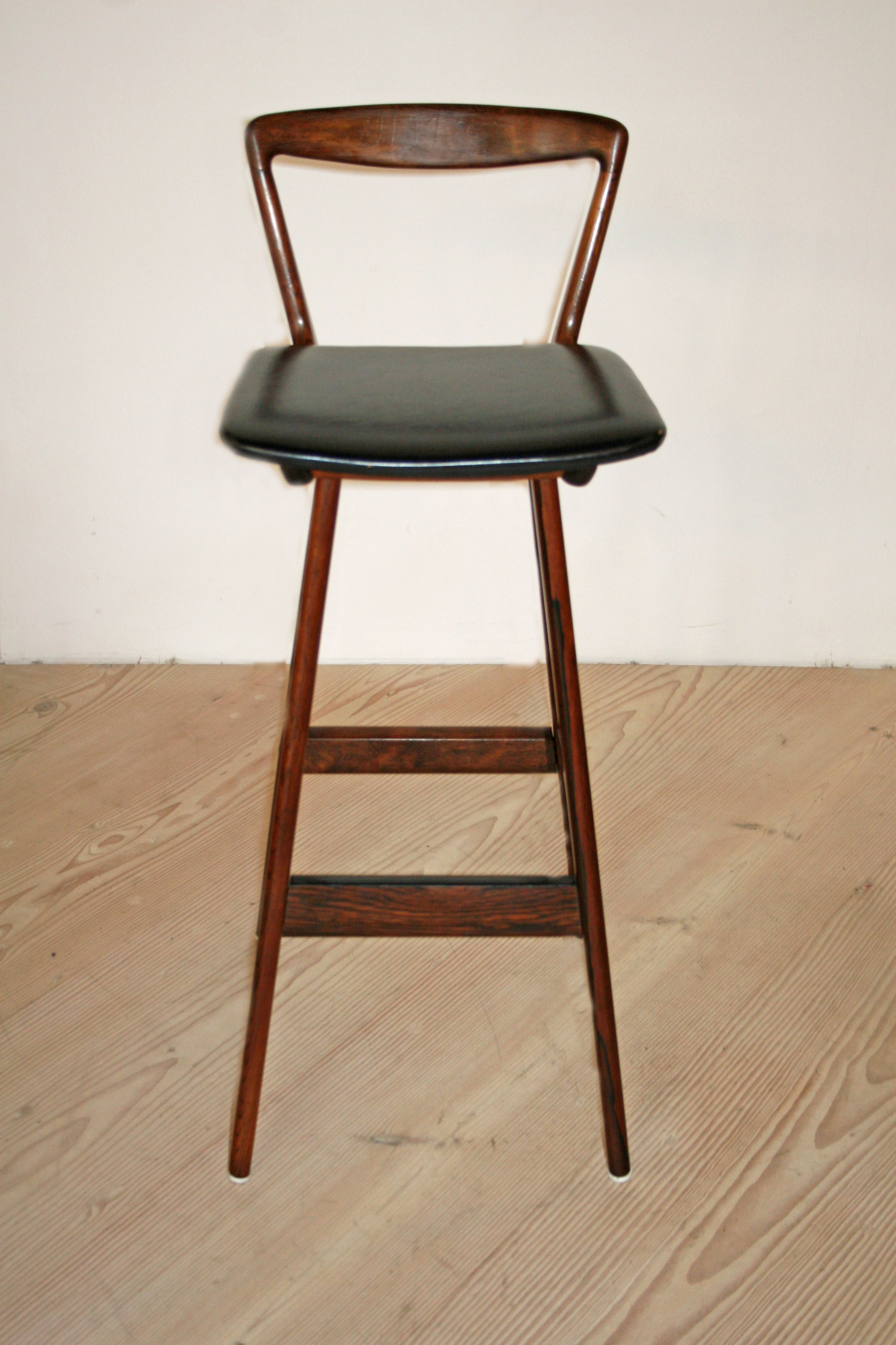 hansen_stools_14_edited_small_2.jpg