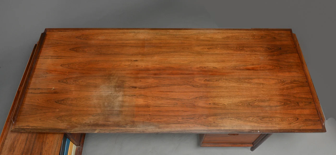 AV desk4.jpg