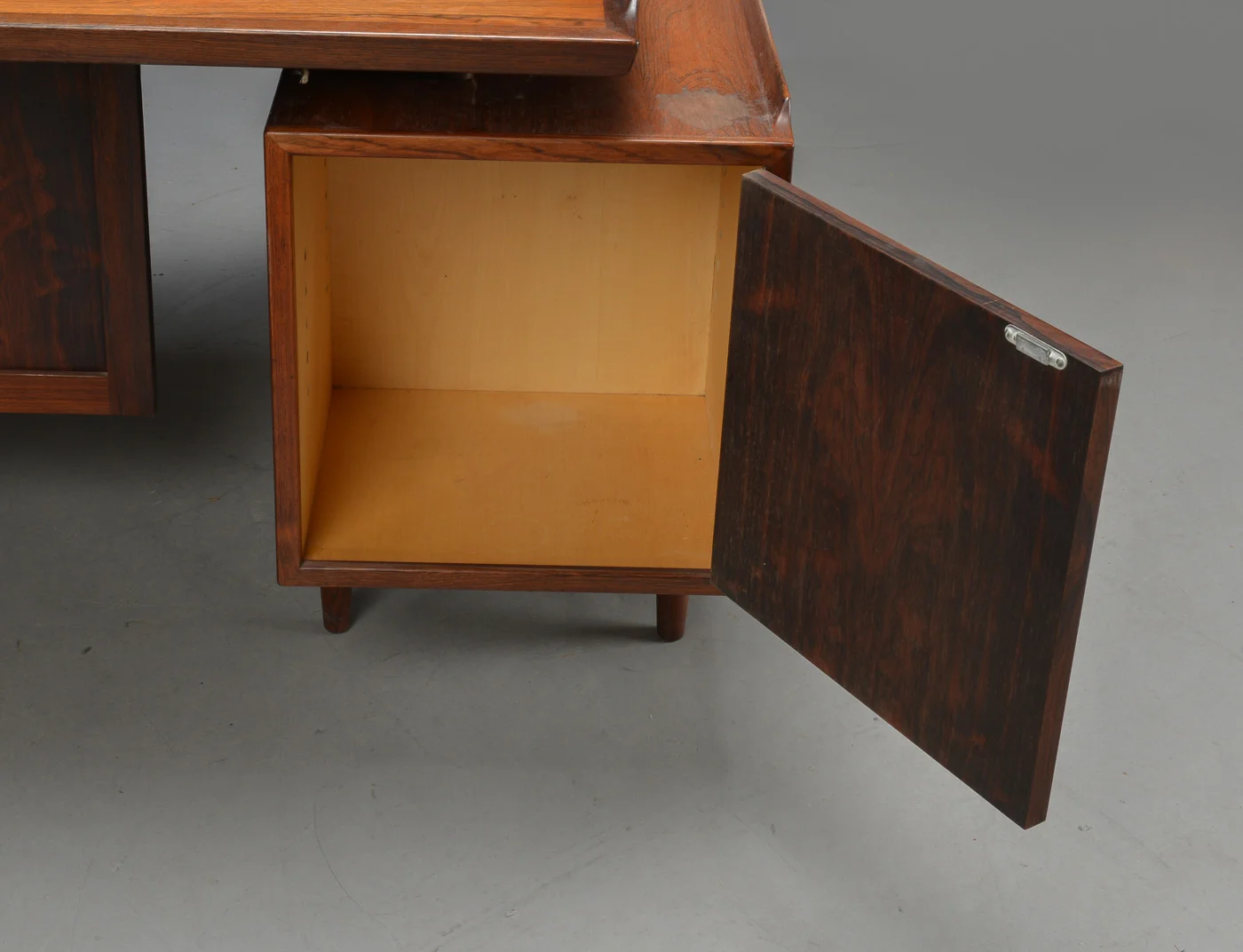 AV desk8.jpg
