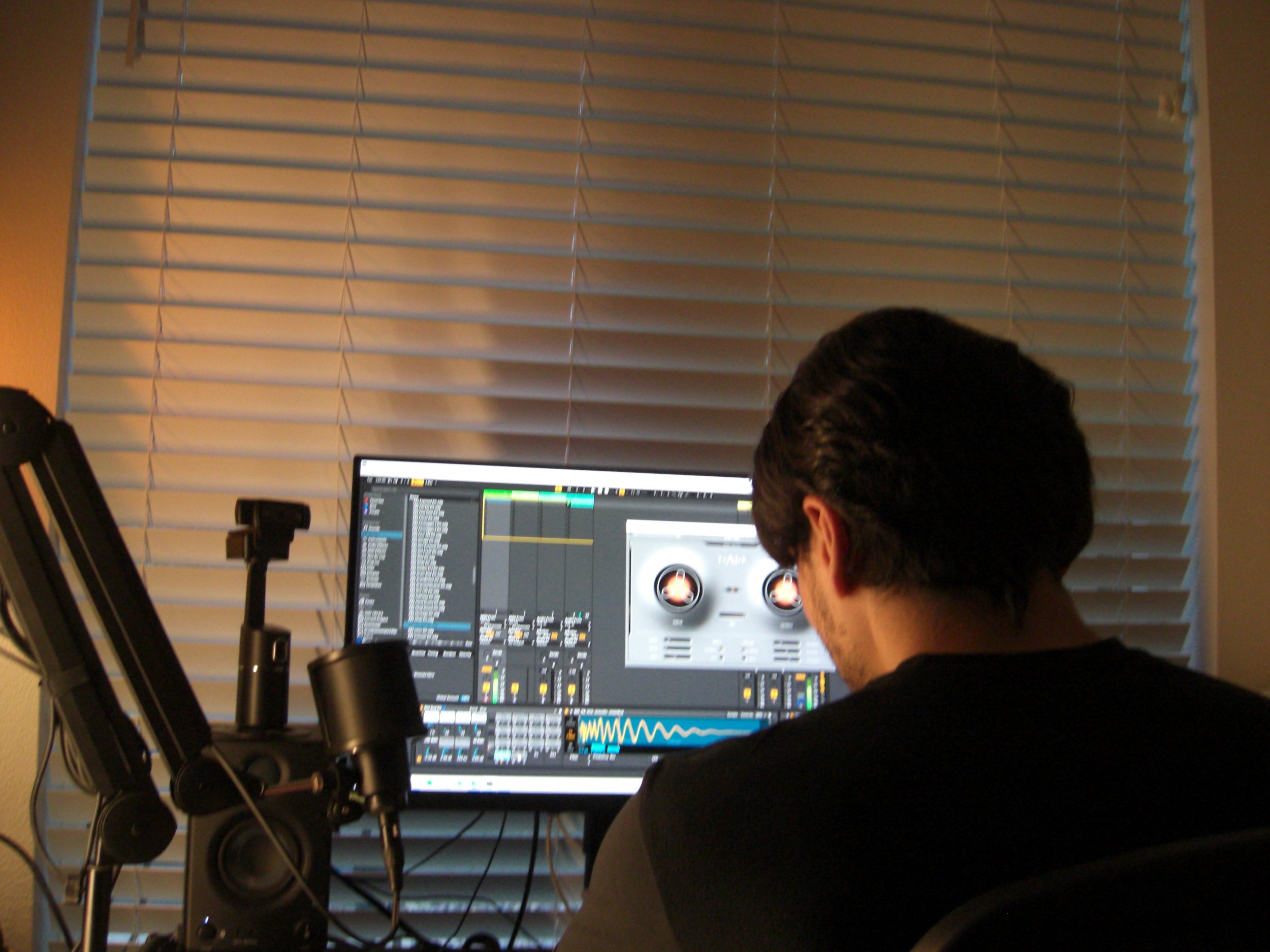 ElCrow producing music at a studio DAW