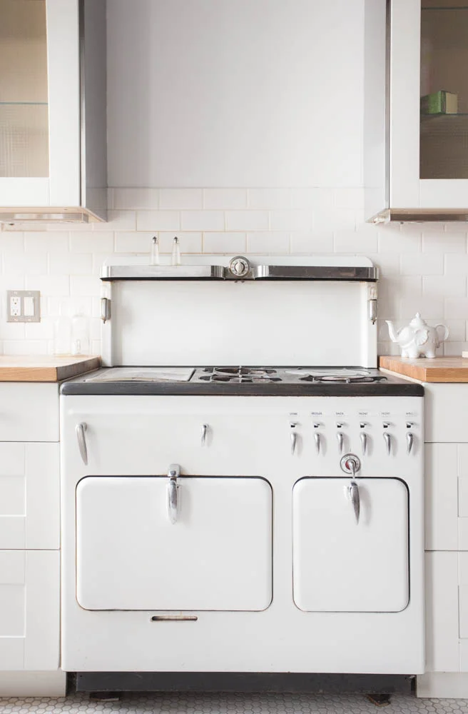 The Bowler features a functioning 1910 Champion gas stove.