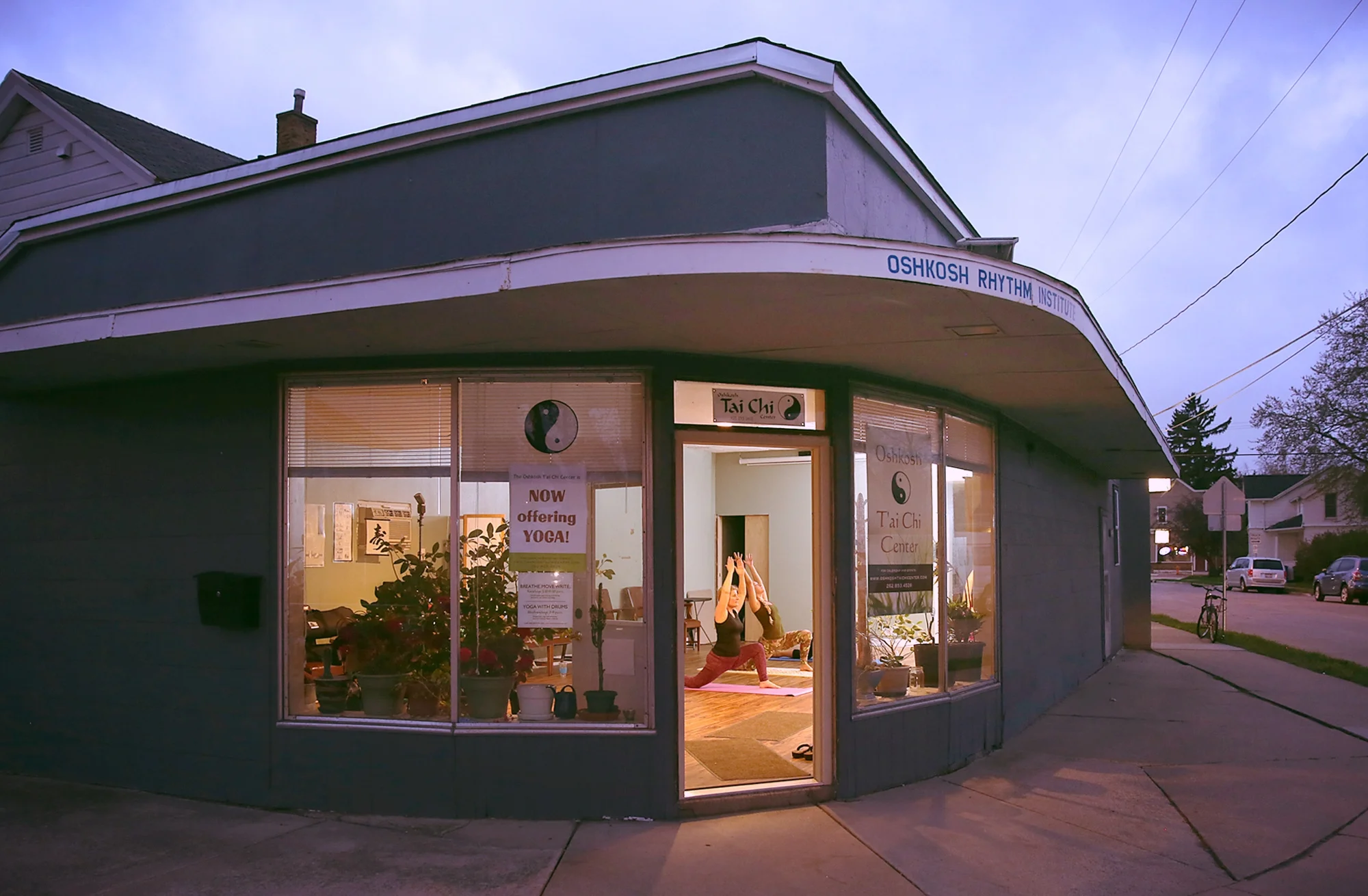 OSHKOSH T'AI CHI CENTER , 803 Waugoo Ave., Oshkosh, WI 54901. (Corner of Waugoo Ave. and Bowen St.)