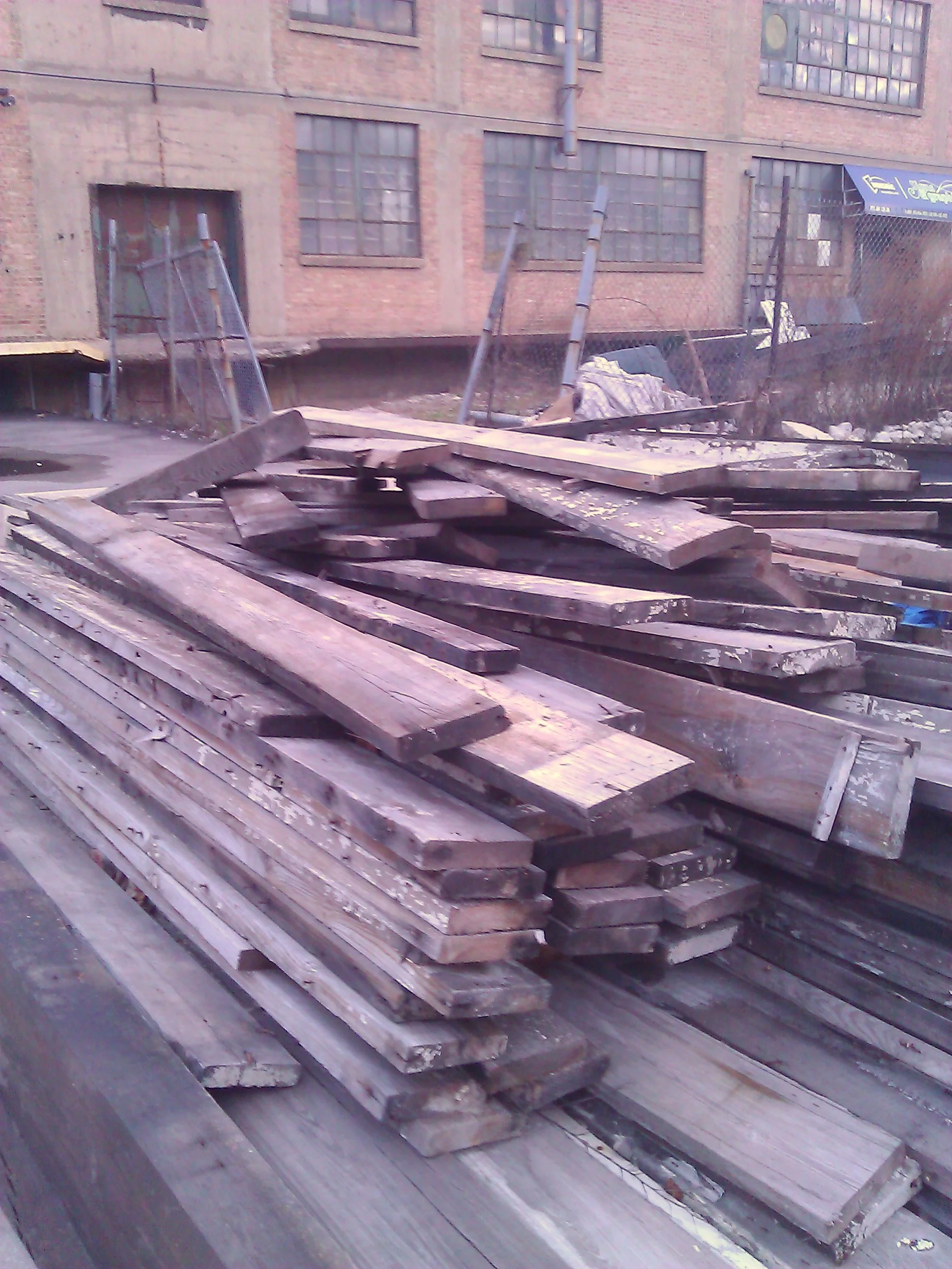  Selecting wood to build a farmhouse table 