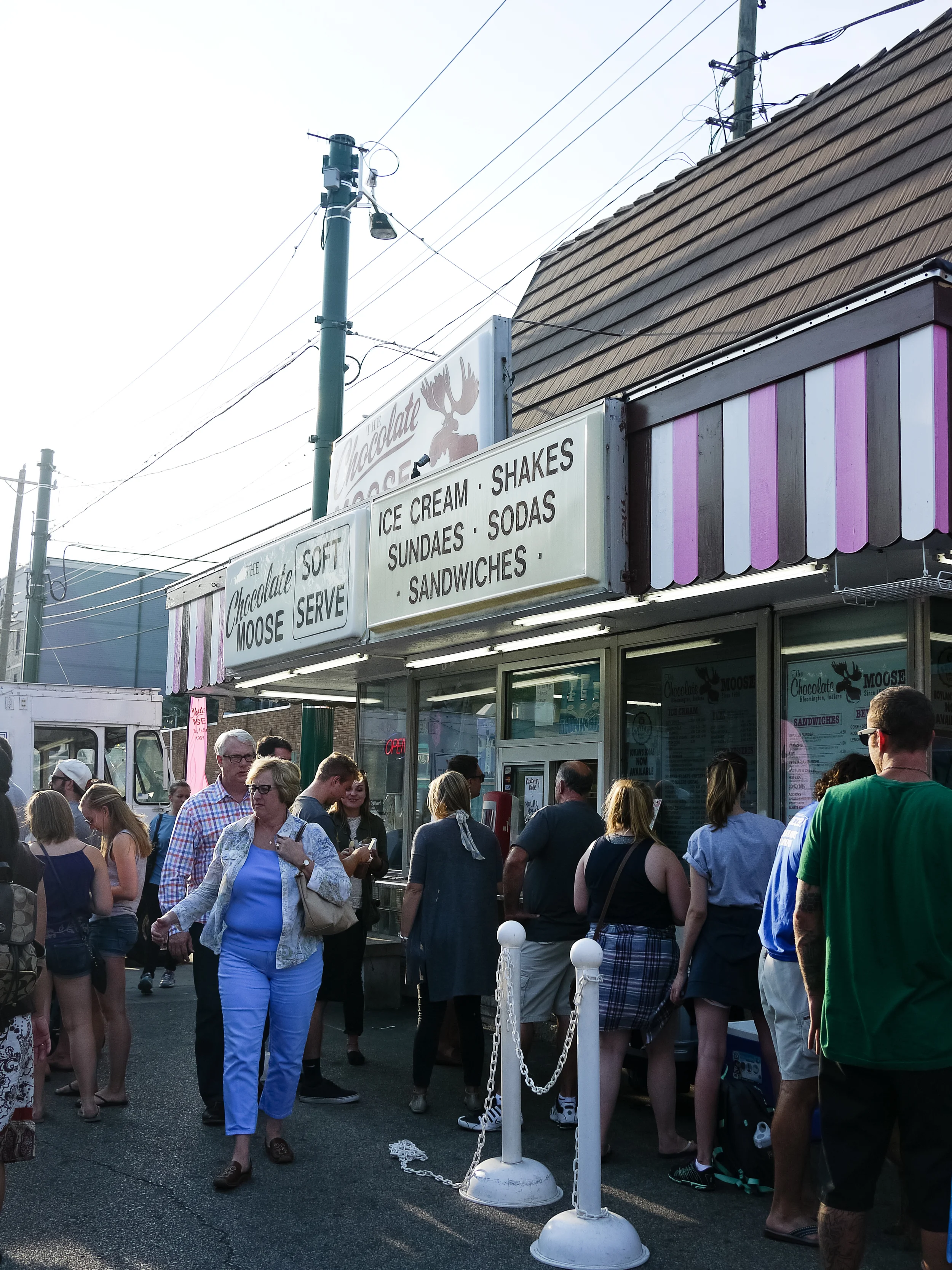 Crowds at Food Truck Friday.